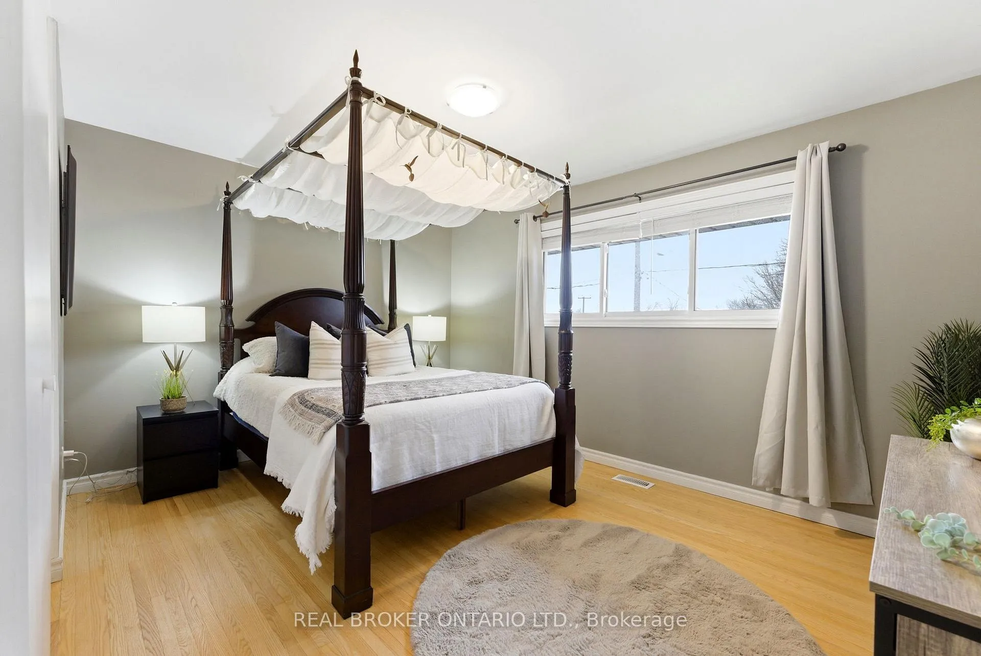 Photo 15 of 300 Stonybrook Drive, Kitchener — HOMEH