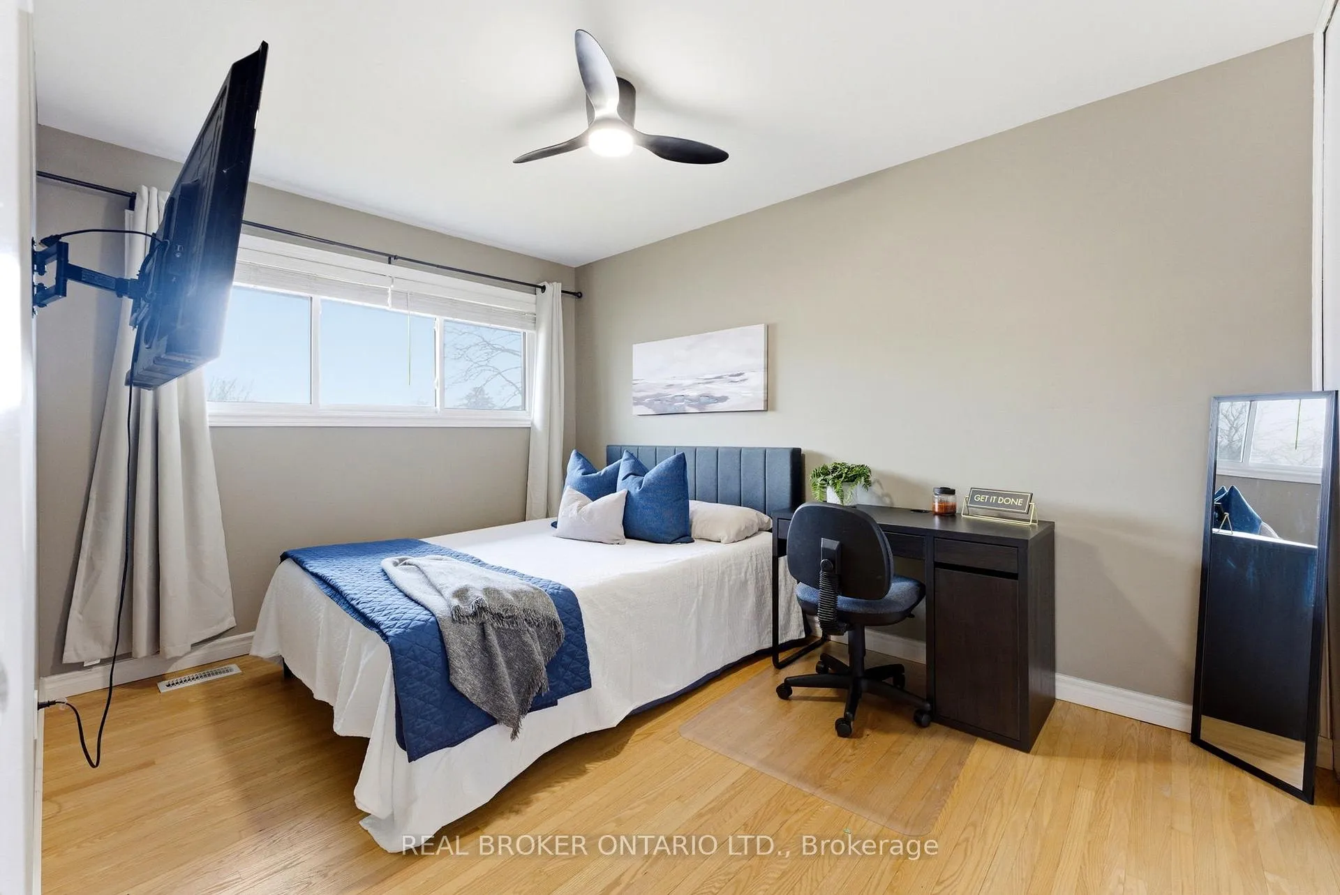 Photo 16 of 300 Stonybrook Drive, Kitchener — HOMEH