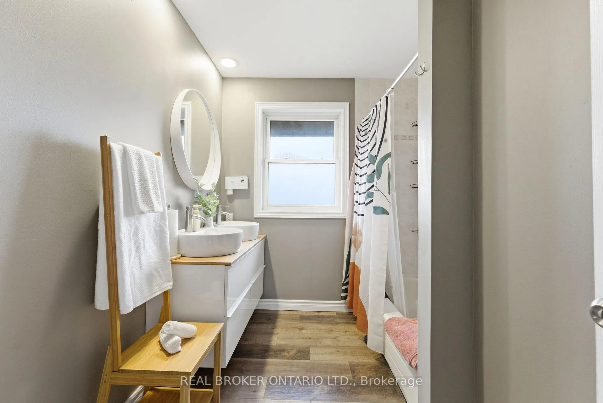Photo 21 of 300 Stonybrook Drive, Kitchener — HOMEH