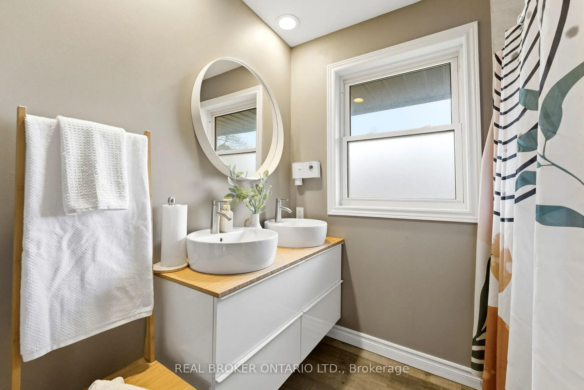 Photo 22 of 300 Stonybrook Drive, Kitchener — HOMEH