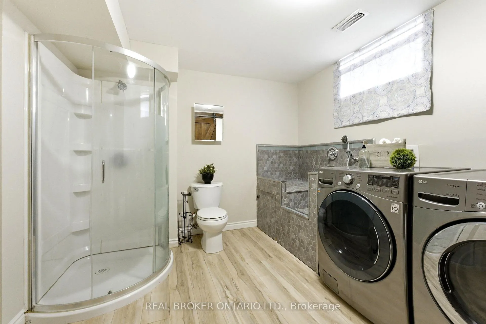 Photo 23 of 300 Stonybrook Drive, Kitchener — HOMEH