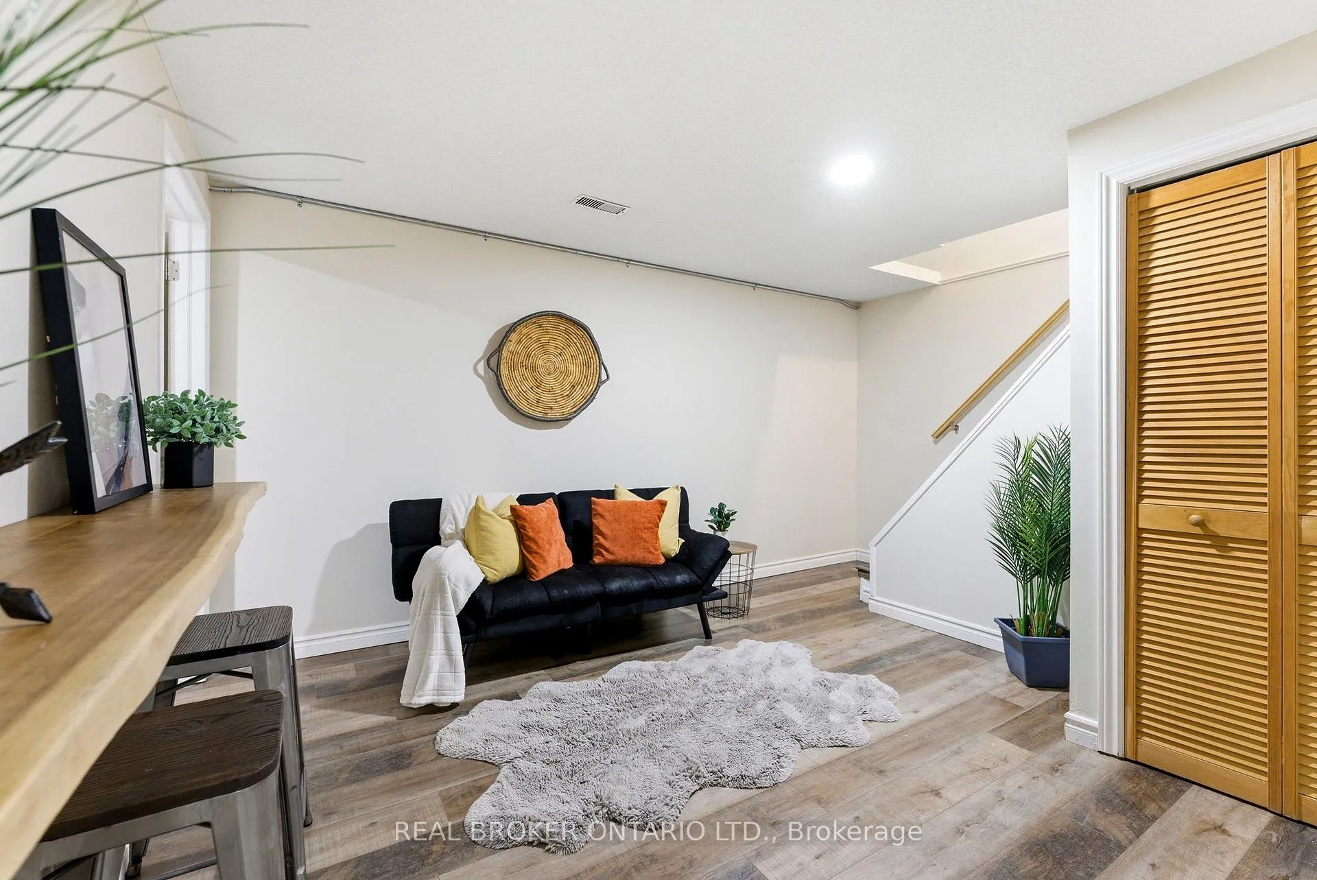 Photo 24 of 300 Stonybrook Drive, Kitchener — HOMEH