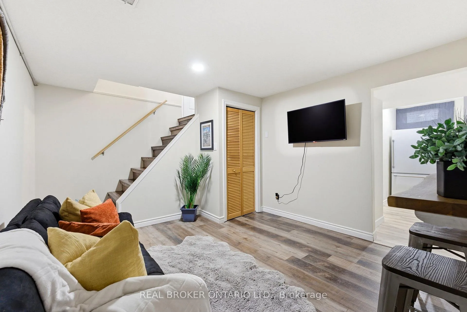 Photo 25 of 300 Stonybrook Drive, Kitchener — HOMEH
