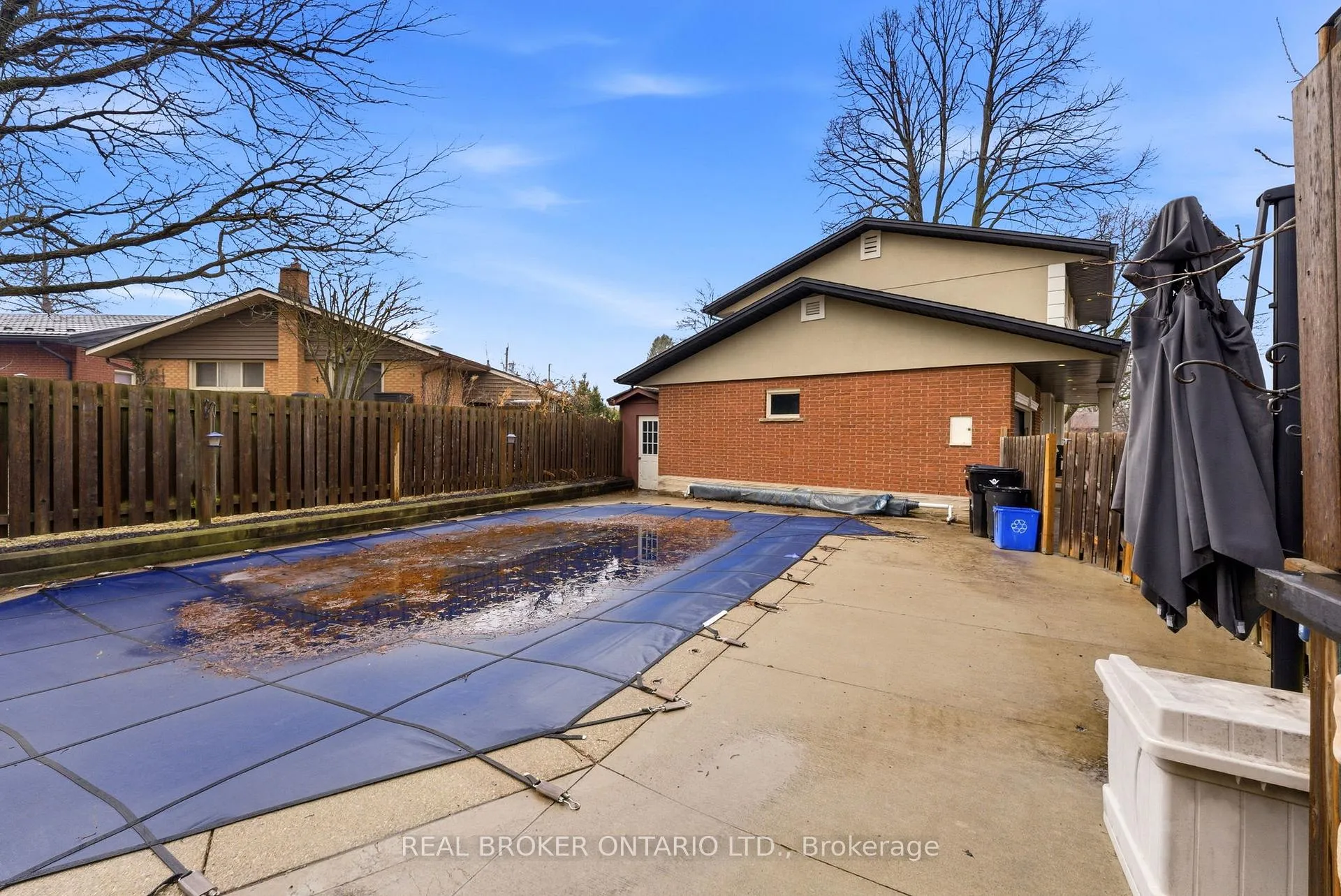 Photo 26 of 300 Stonybrook Drive, Kitchener — HOMEH