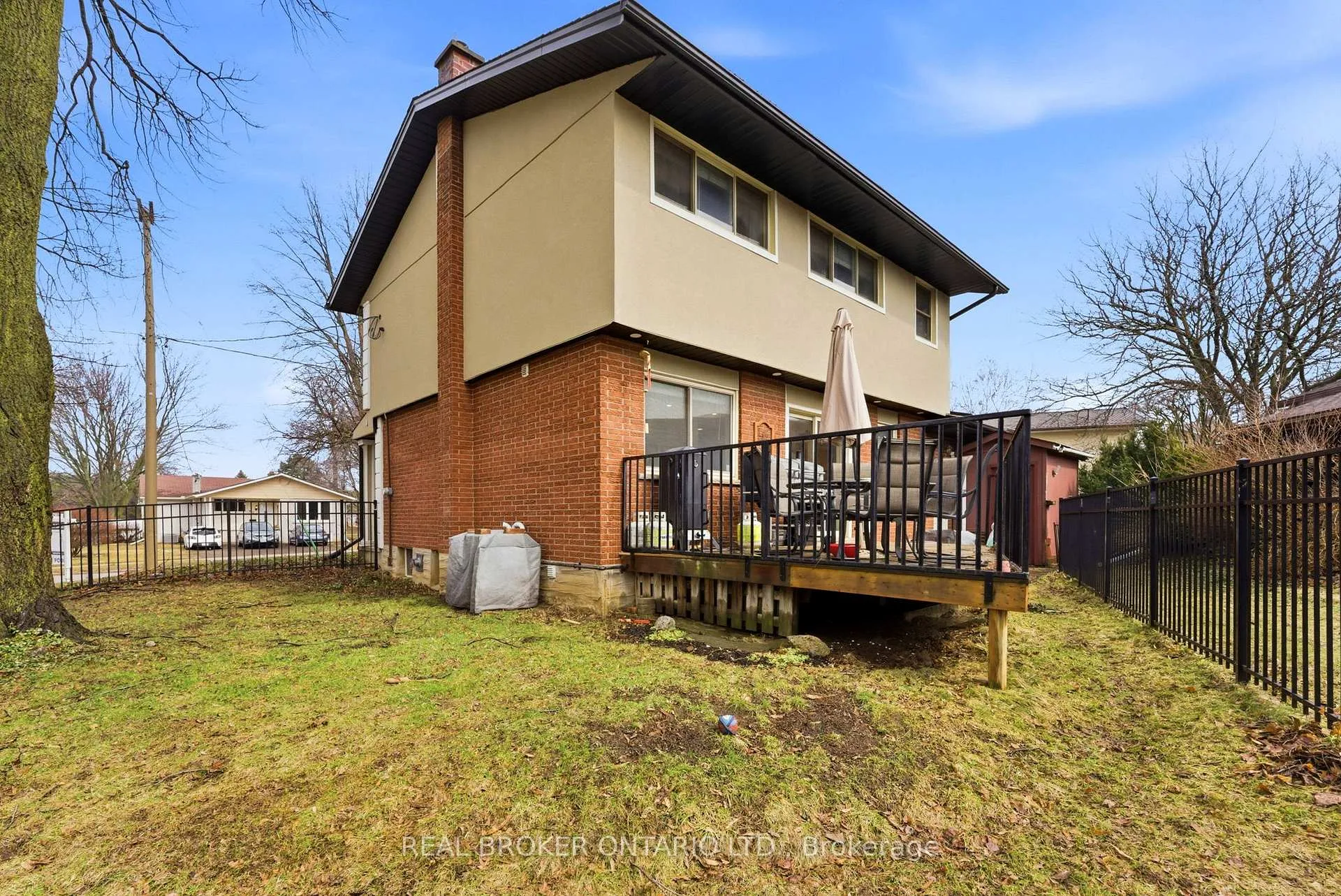 Photo 28 of 300 Stonybrook Drive, Kitchener — HOMEH