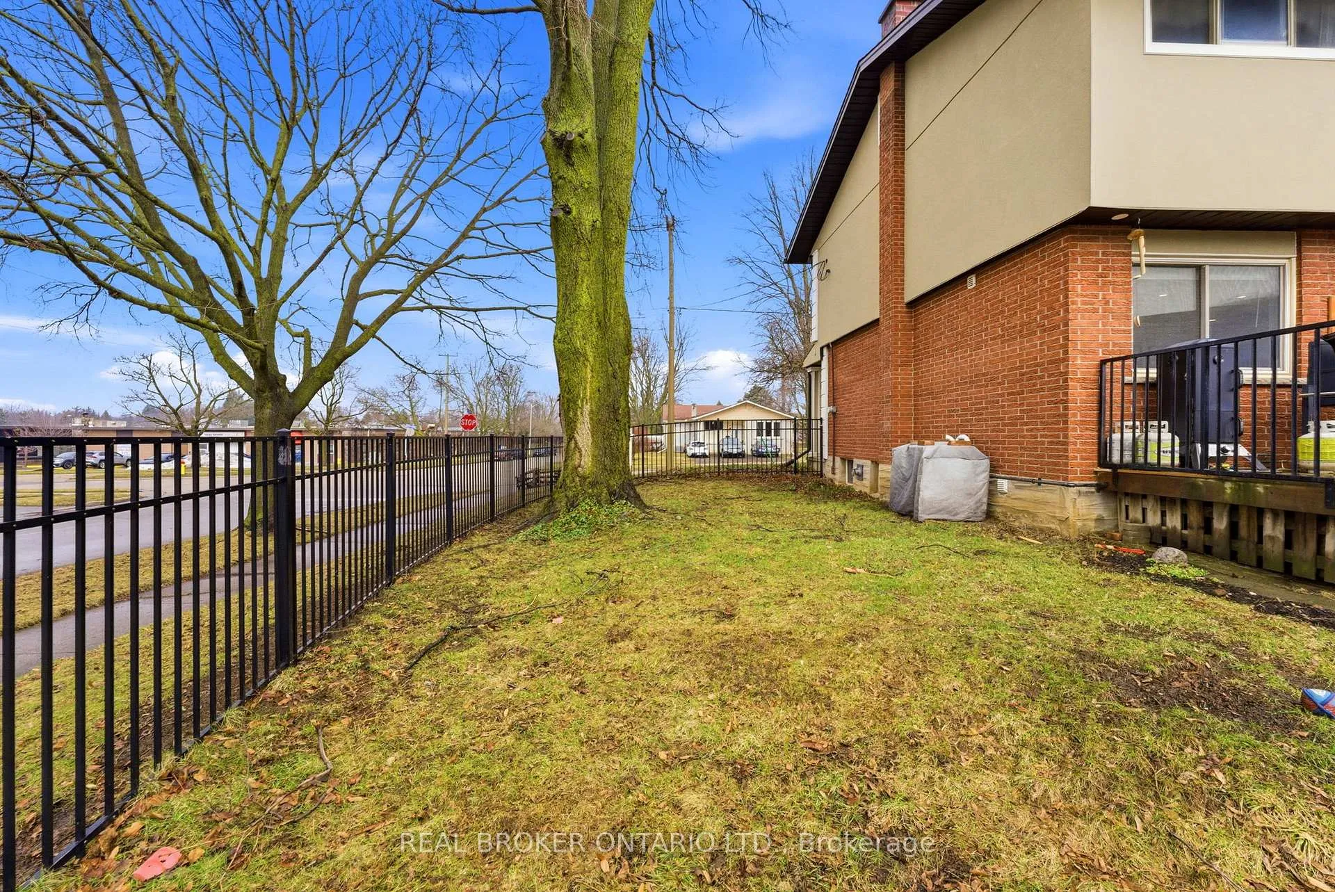 Photo 29 of 300 Stonybrook Drive, Kitchener — HOMEH