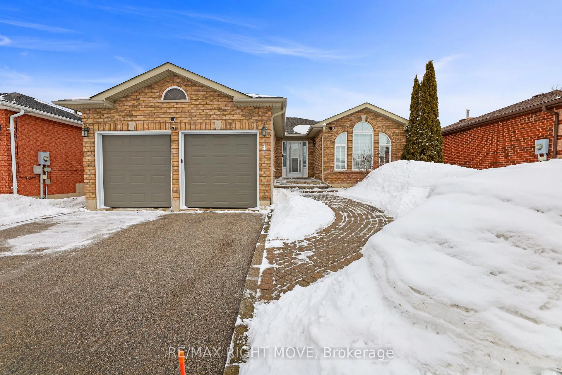 Photo 1 of 4 Carter Crescent, Orillia — HOMEH