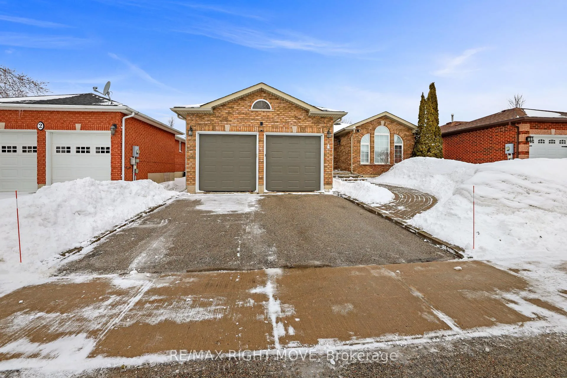 Photo 2 of 4 Carter Crescent, Orillia — HOMEH