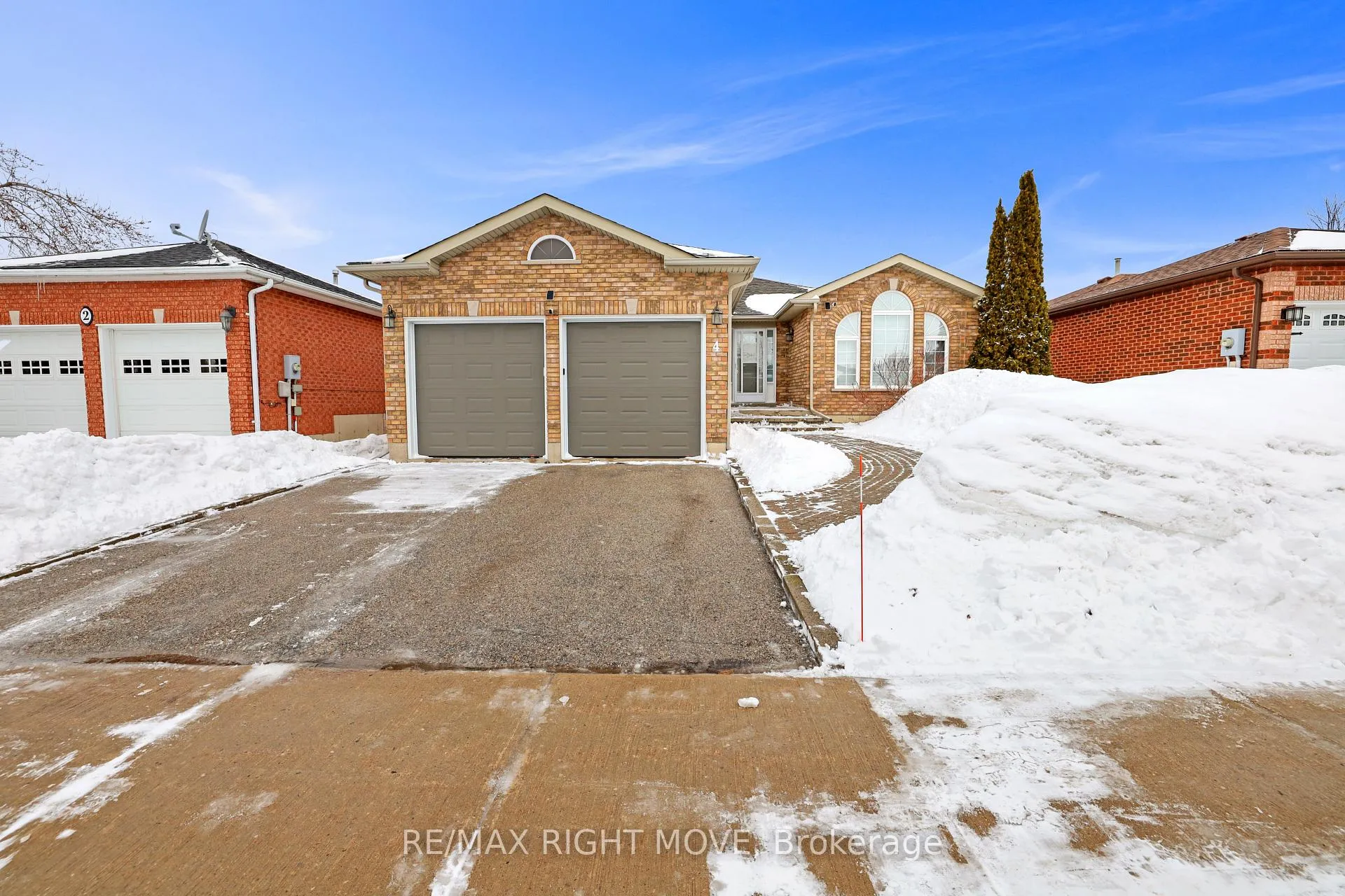 Photo 3 of 4 Carter Crescent, Orillia — HOMEH