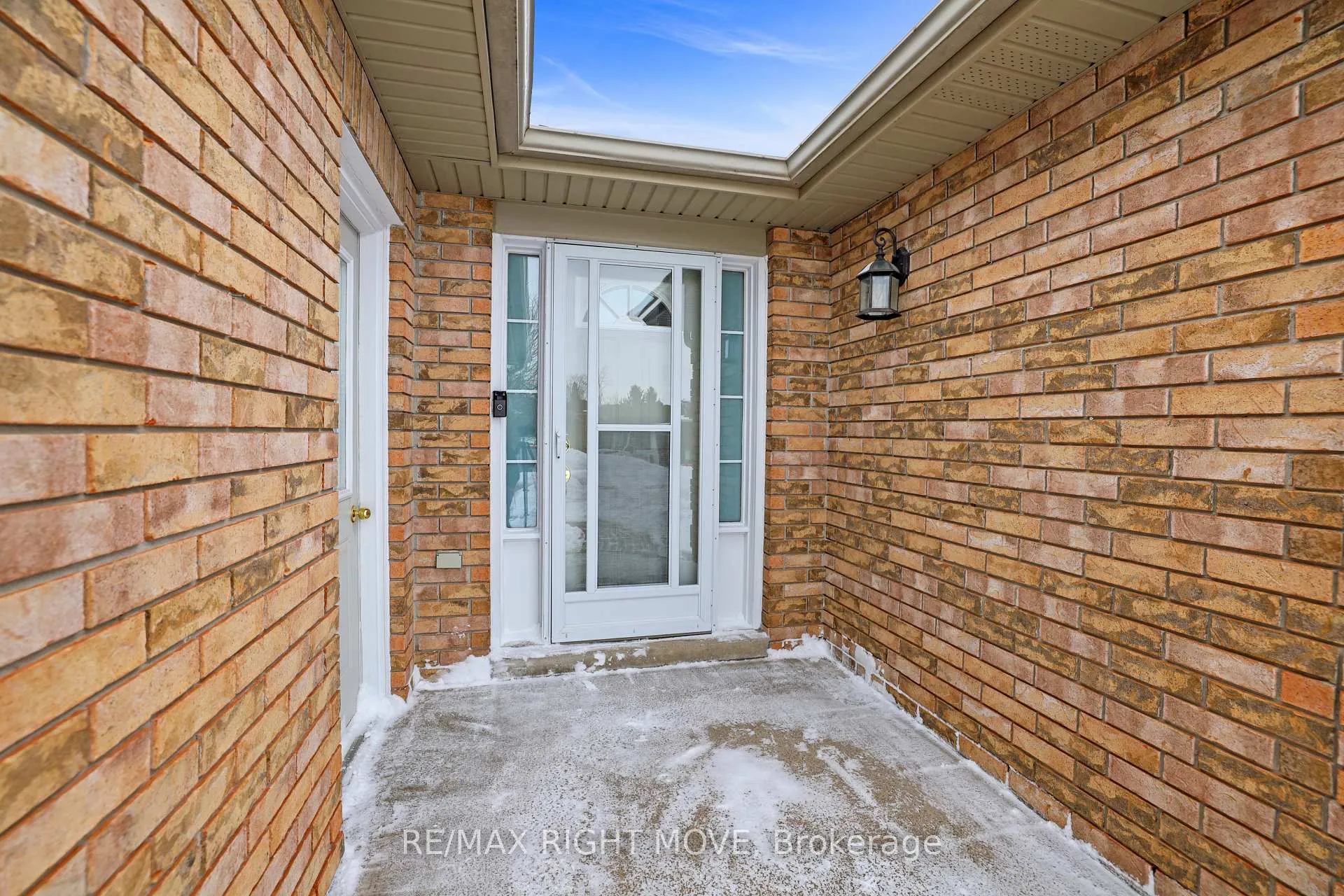 Photo 6 of 4 Carter Crescent, Orillia — HOMEH