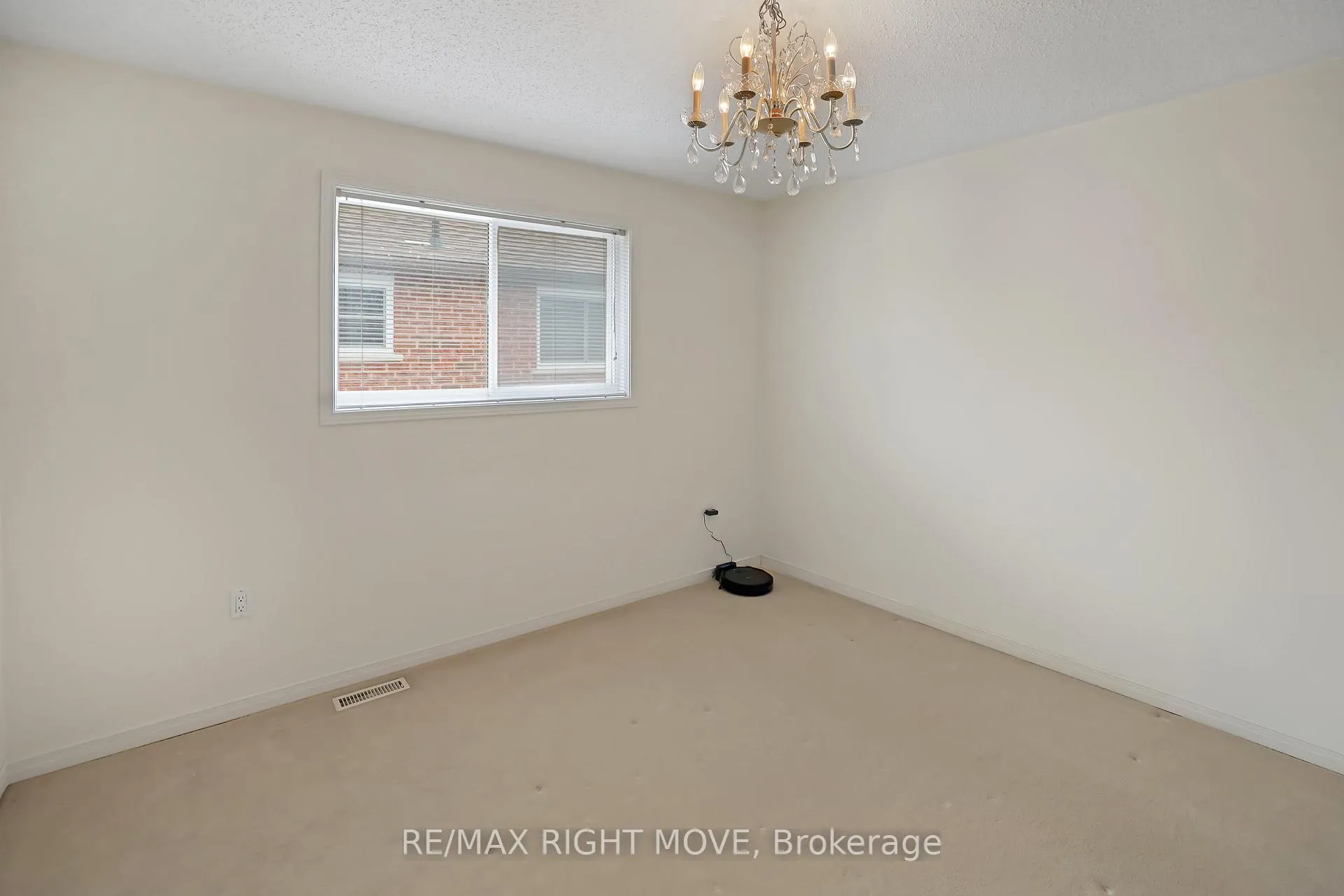 Photo 9 of 4 Carter Crescent, Orillia — HOMEH