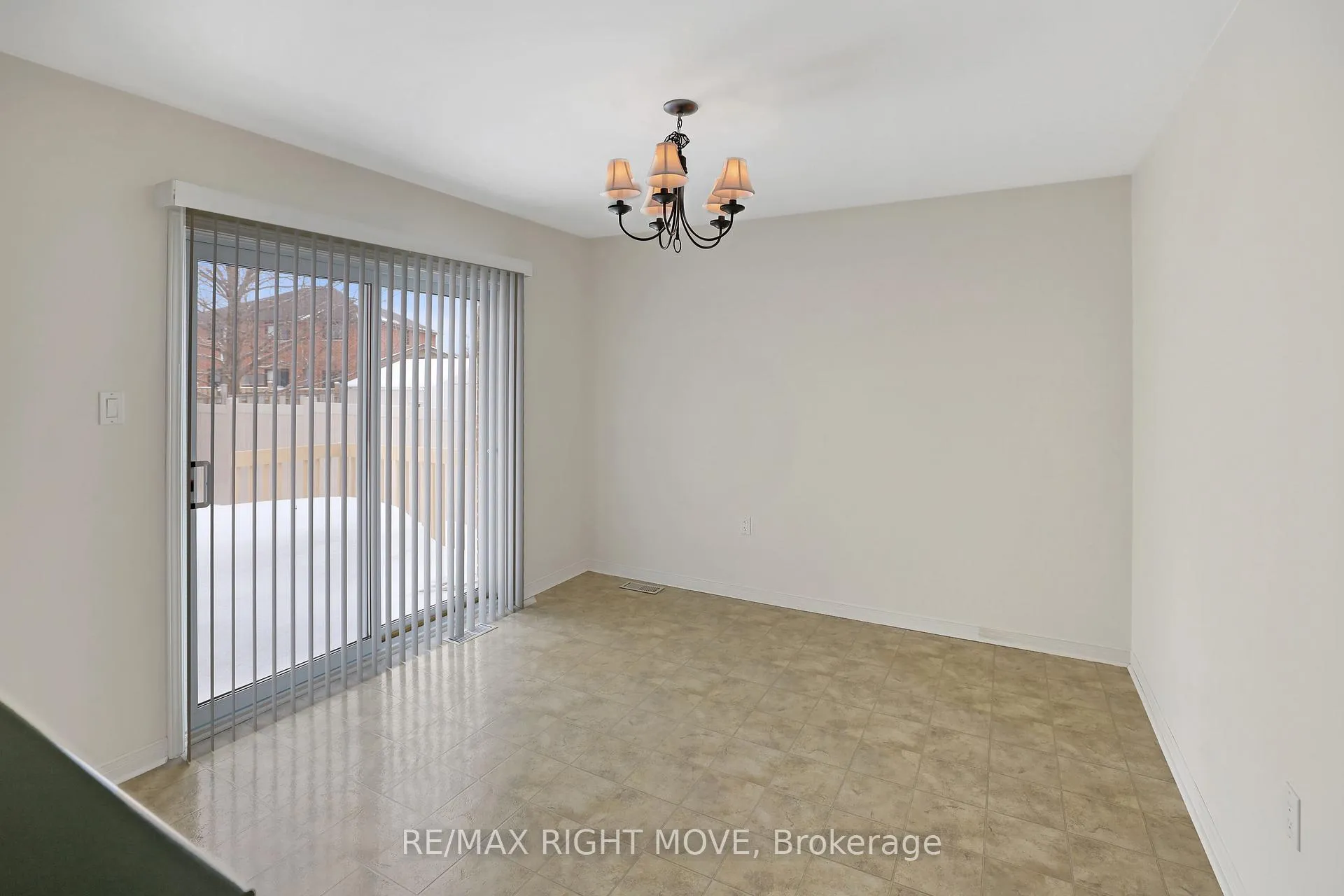 Photo 12 of 4 Carter Crescent, Orillia — HOMEH