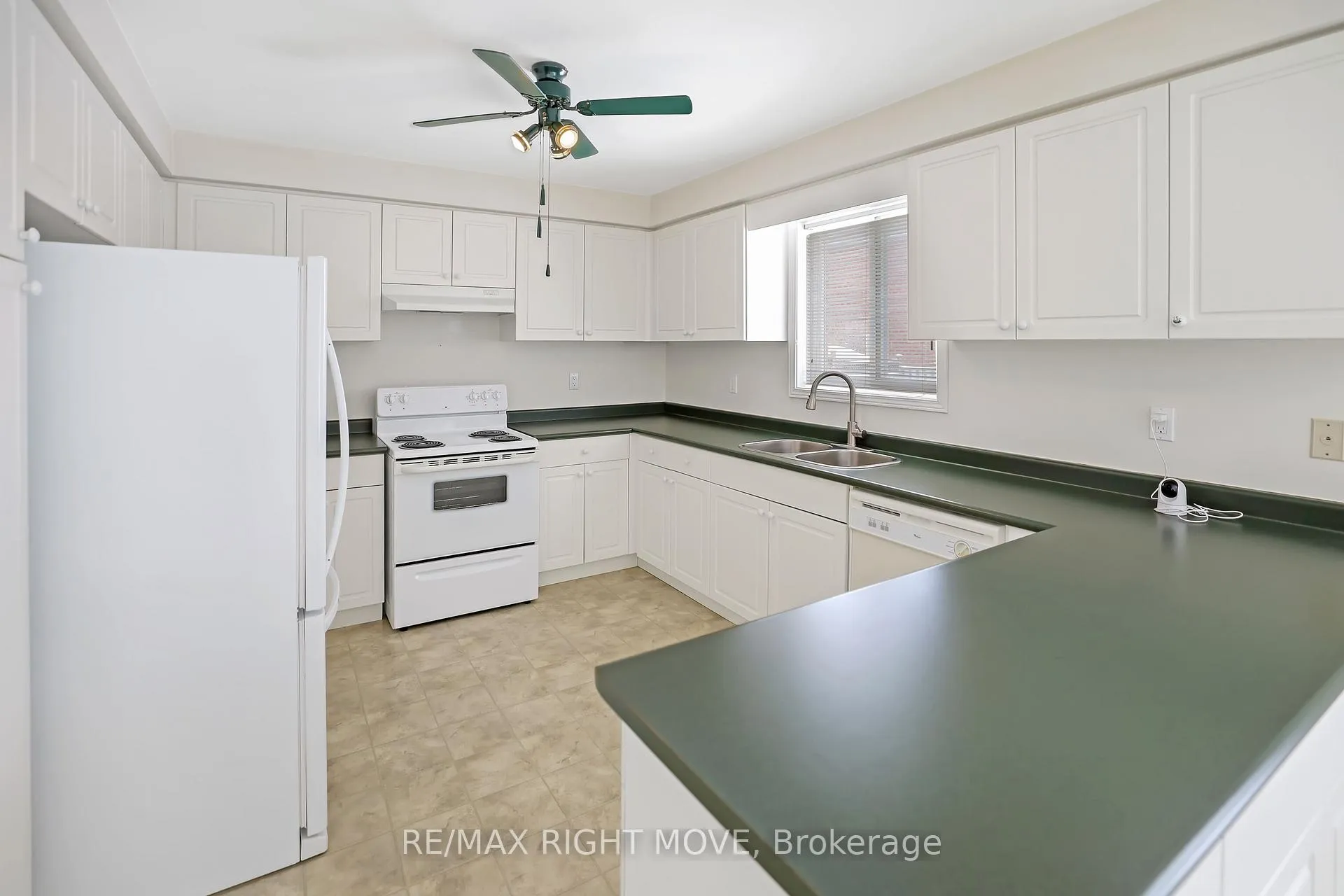 Photo 14 of 4 Carter Crescent, Orillia — HOMEH