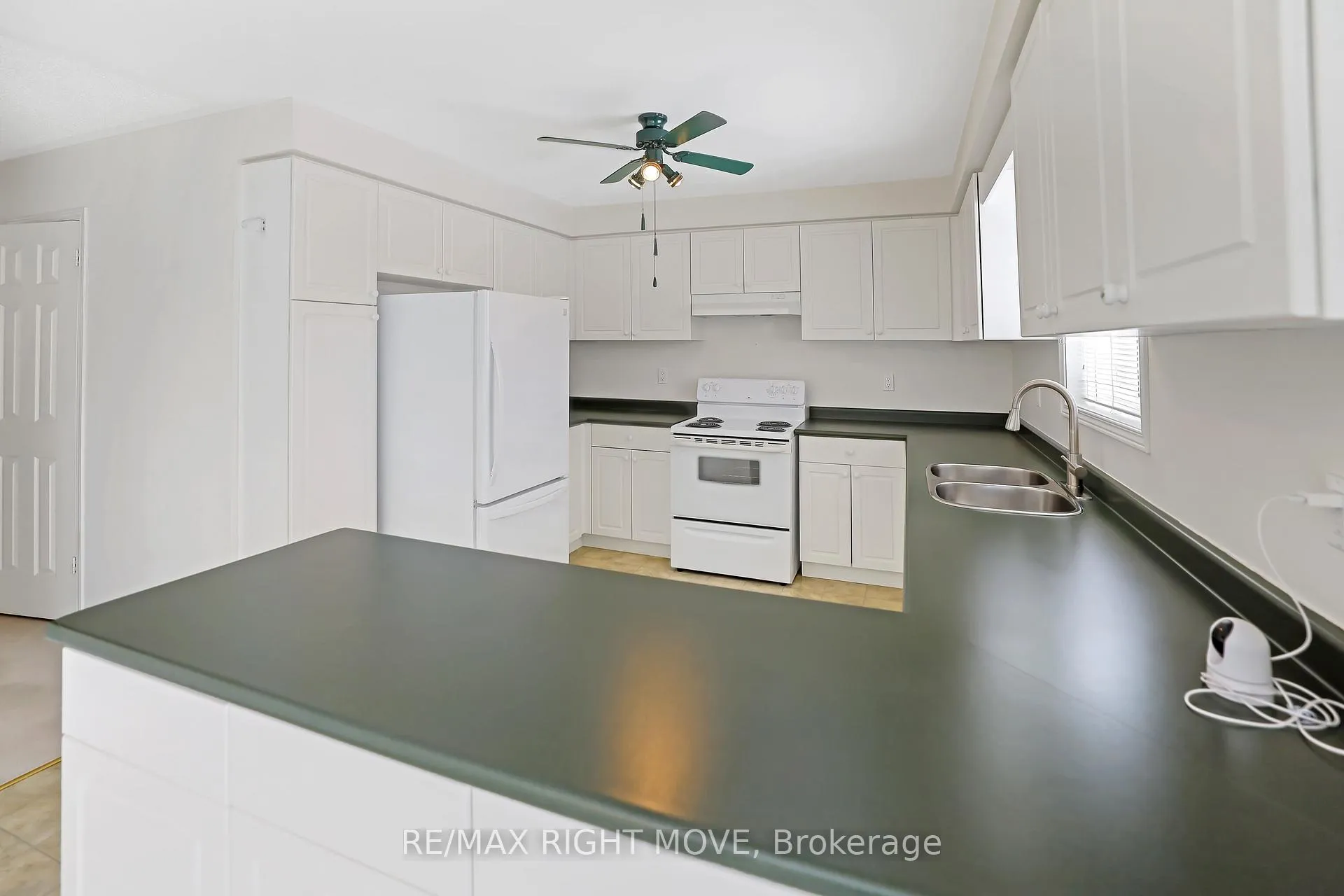 Photo 15 of 4 Carter Crescent, Orillia — HOMEH
