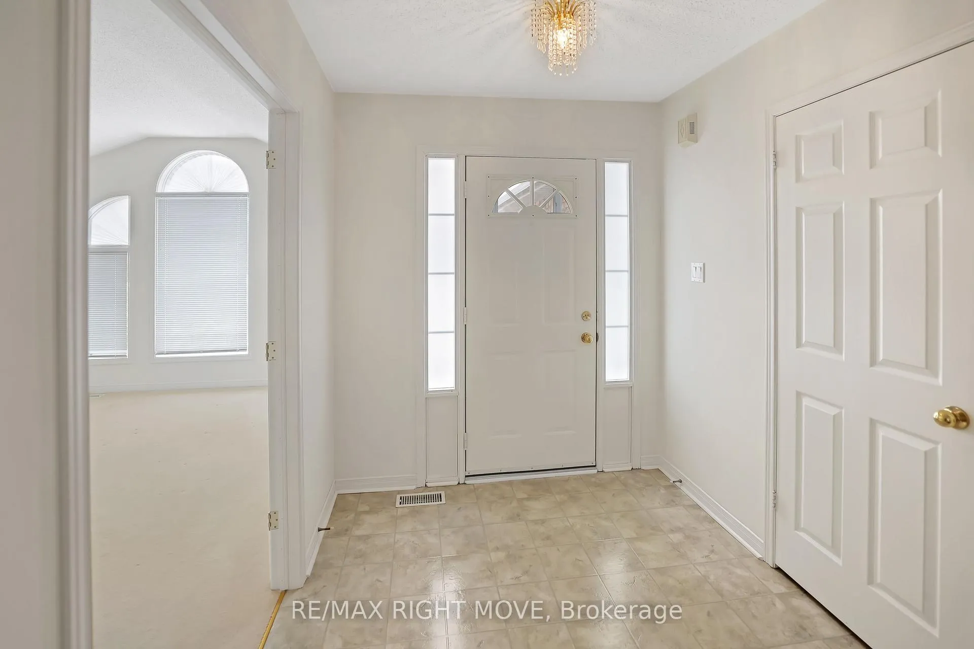 Photo 16 of 4 Carter Crescent, Orillia — HOMEH