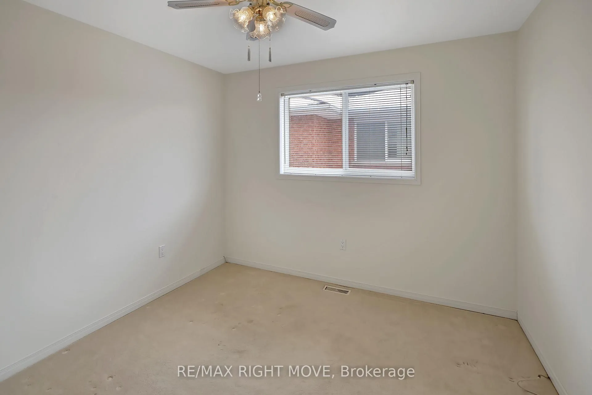 Photo 17 of 4 Carter Crescent, Orillia — HOMEH