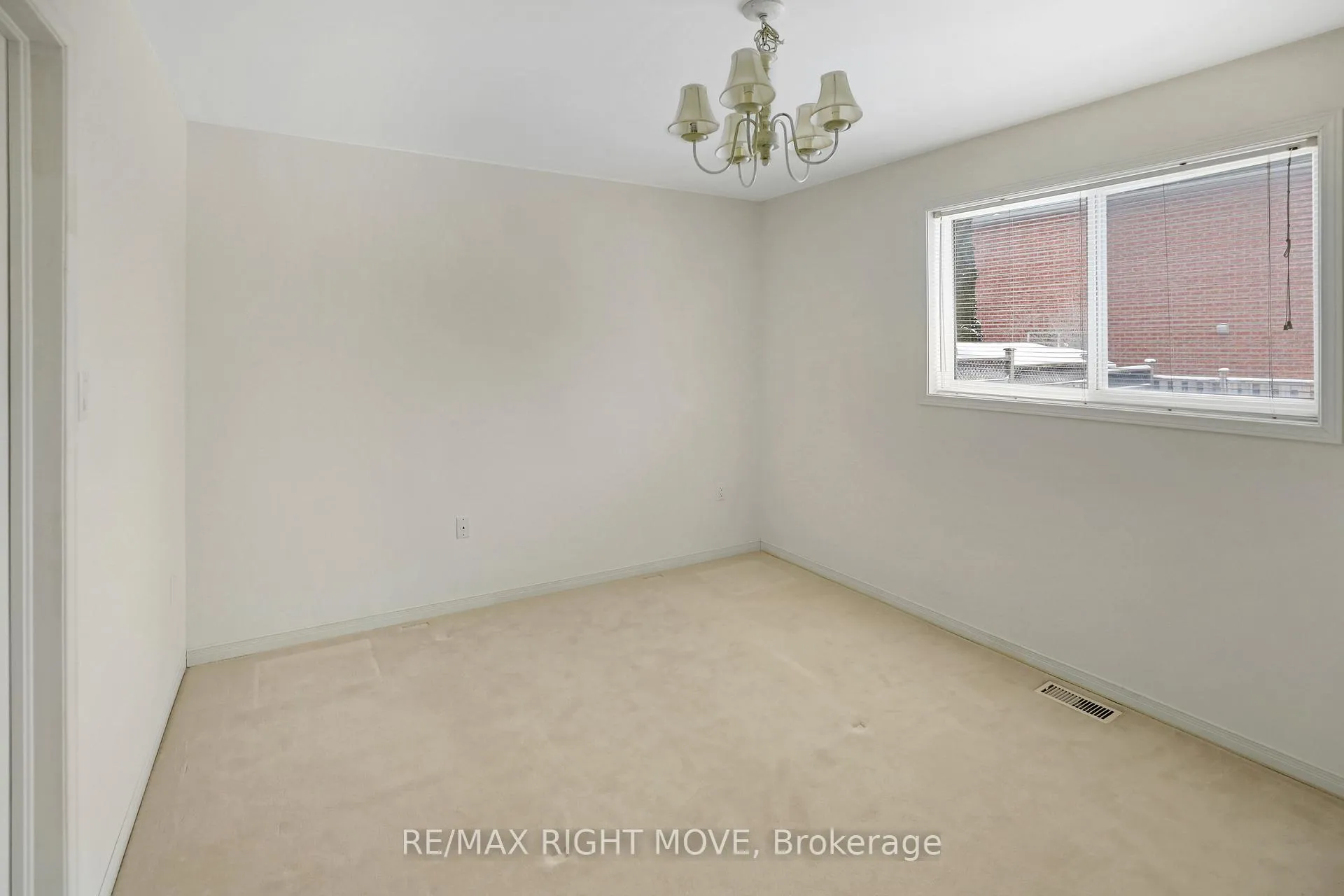 Photo 21 of 4 Carter Crescent, Orillia — HOMEH
