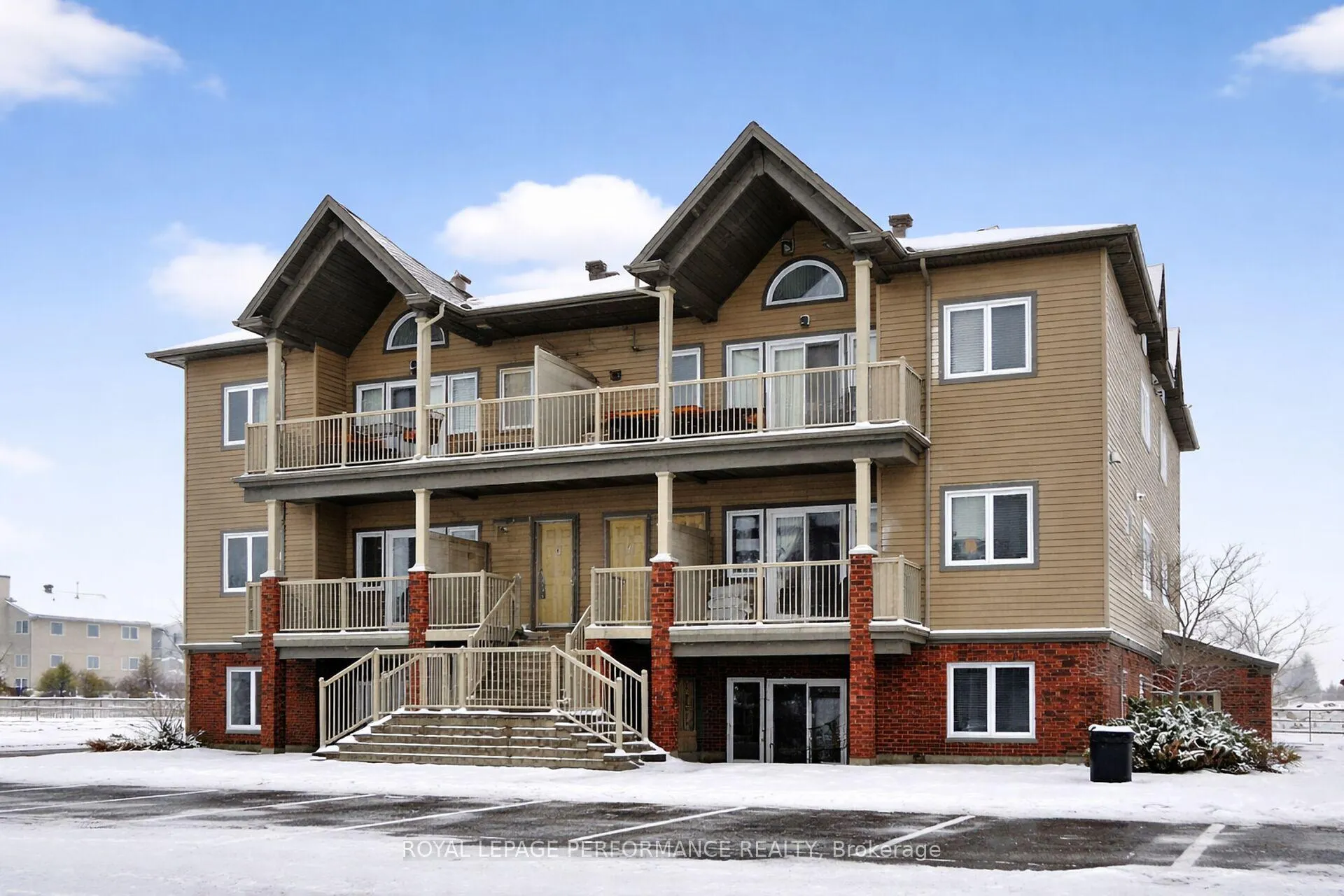 Front of Unit B, 135 Harthill Way