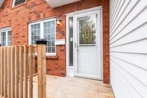 Photo 2 of 388 Pompano Court, Oshawa, Samac — HOMEH