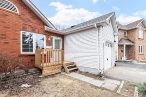 Photo 3 of 388 Pompano Court, Oshawa, Samac — HOMEH