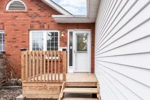 Photo 4 of 388 Pompano Court, Oshawa, Samac — HOMEH
