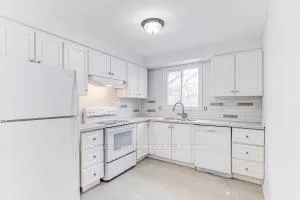 Photo 8 of 388 Pompano Court, Oshawa, Samac — HOMEH