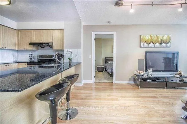 Photo 7 of Unit 1104, 15 North Park Road, Vaughan, Beverley Glen — HOMEH