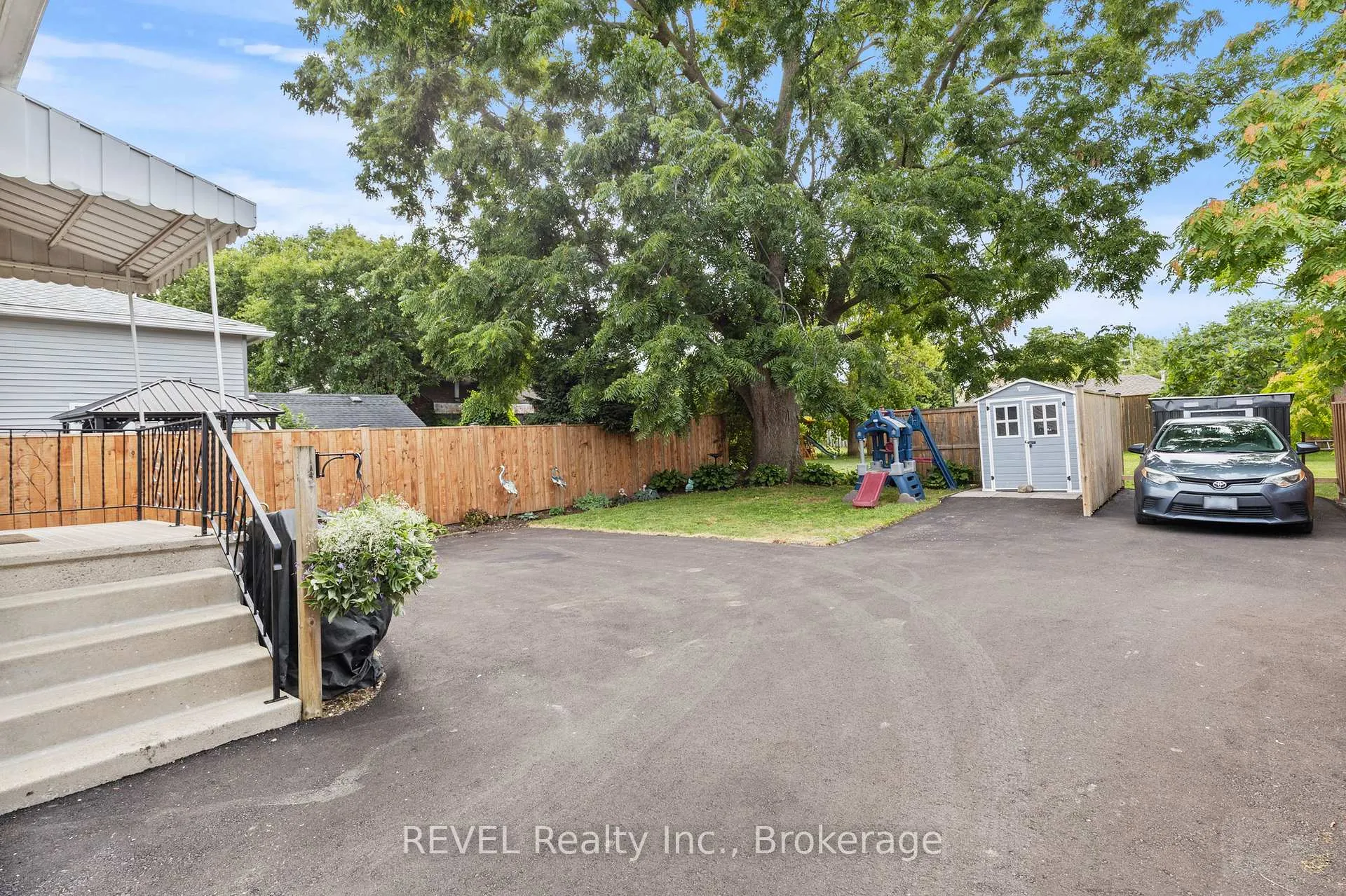 Photo 19 of 45 Mcghie Street, St. Catharines, Downtown — HOMEH