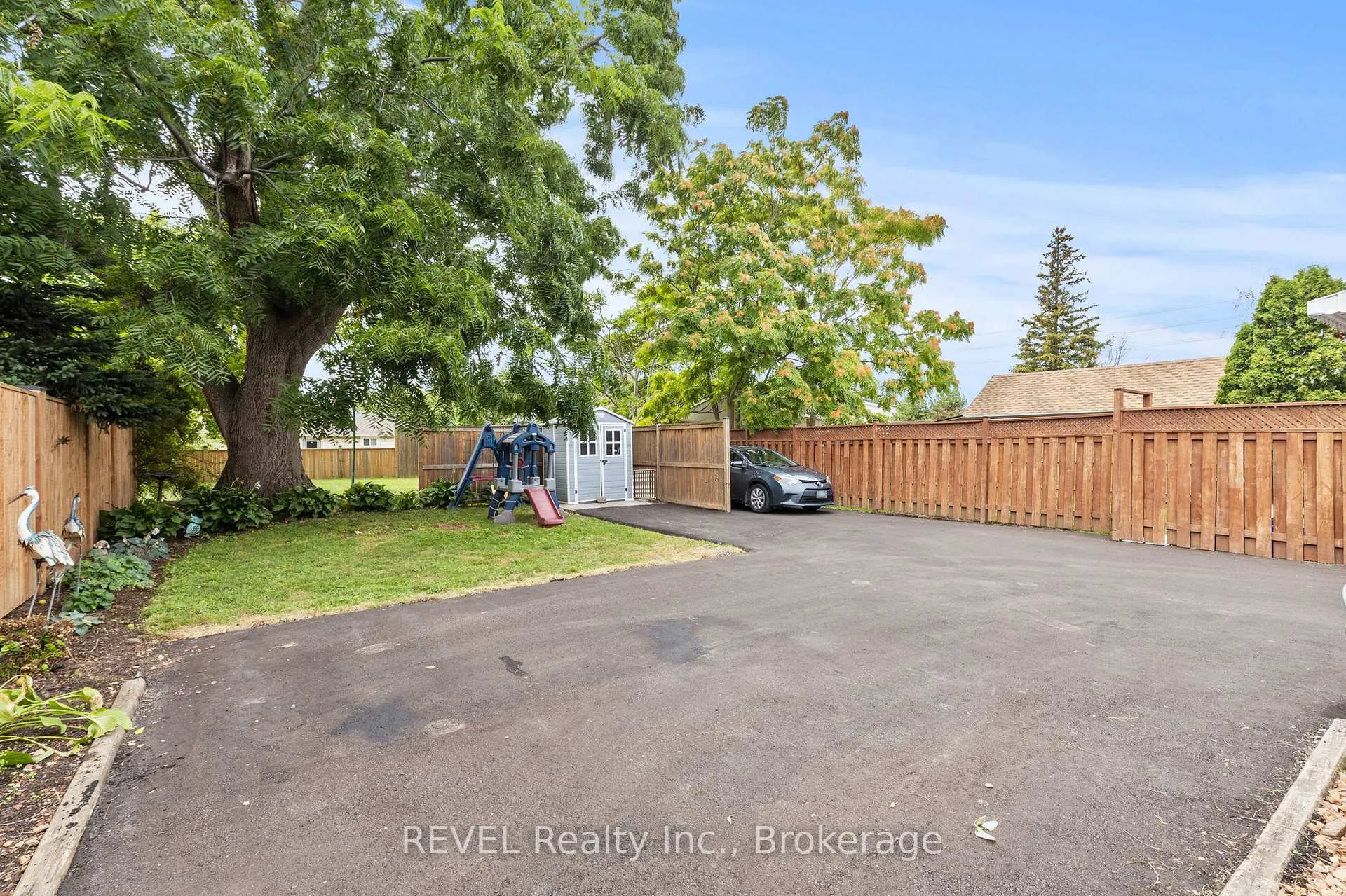 Photo 20 of 45 Mcghie Street, St. Catharines, Downtown — HOMEH
