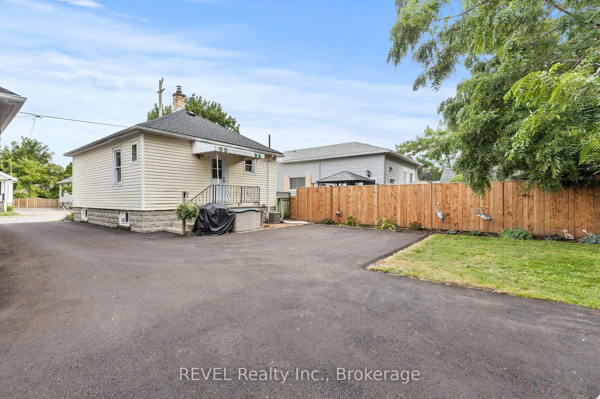 Photo 21 of 45 Mcghie Street, St. Catharines, Downtown — HOMEH