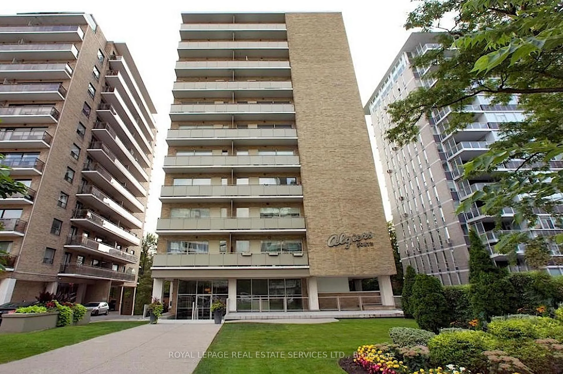 Front of Unit 1001, 565 Avenue Road