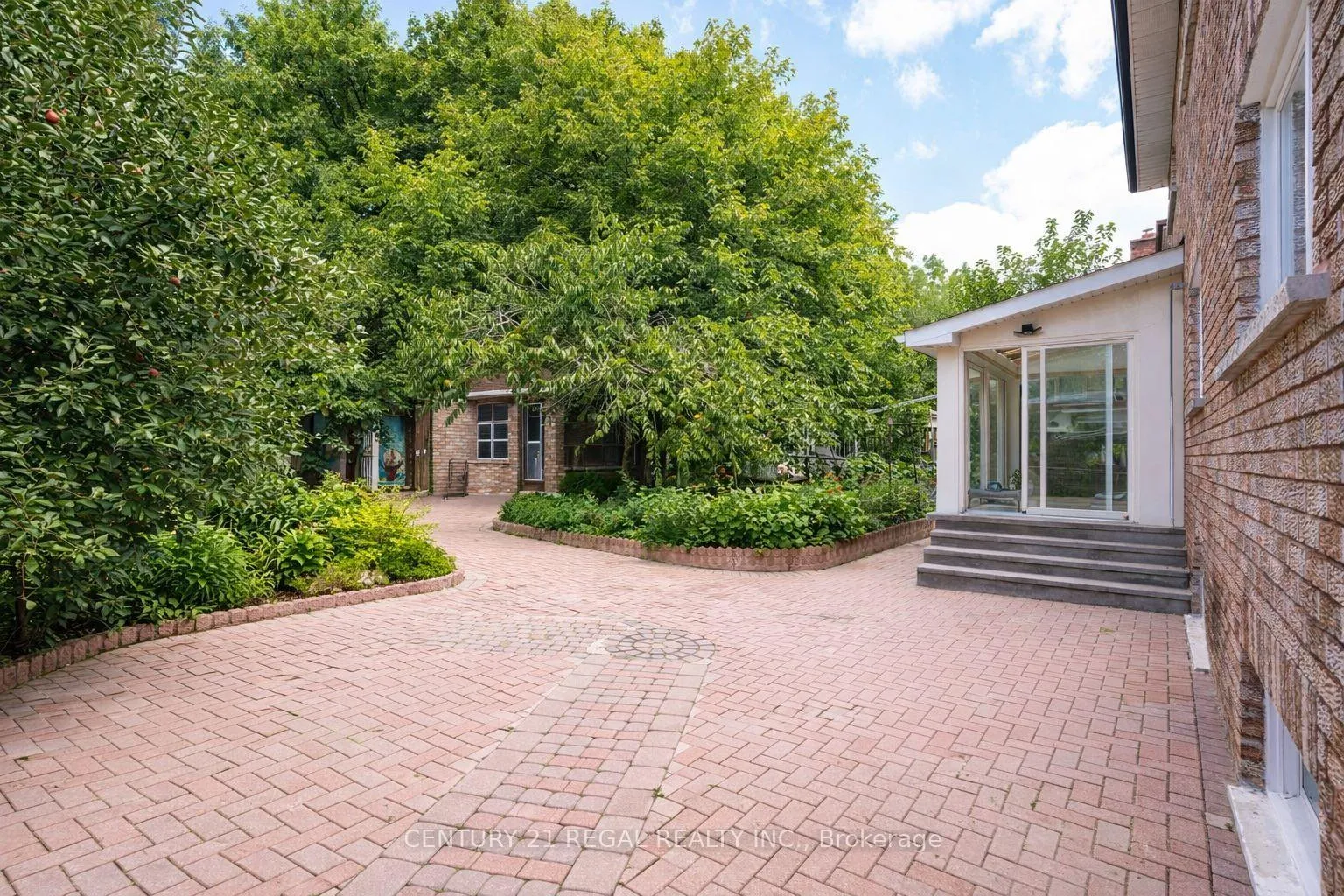 Photo 10 of 52 Ranee Avenue, Toronto, Englemount-Lawrence — HOMEH