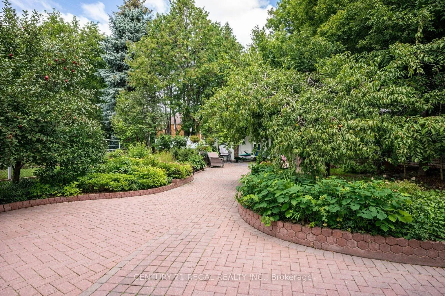 Photo 11 of 52 Ranee Avenue, Toronto, Englemount-Lawrence — HOMEH