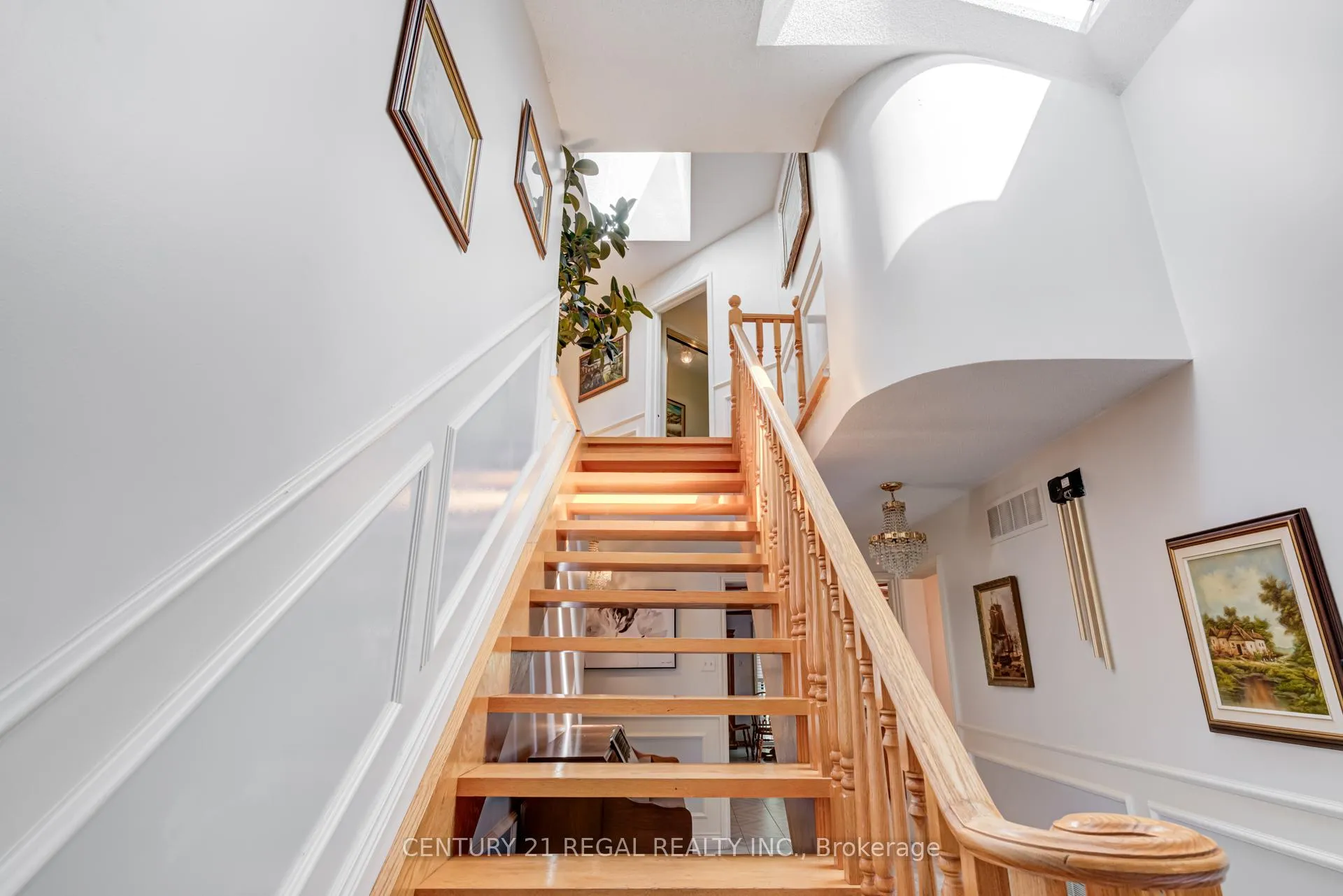 Photo 13 of 52 Ranee Avenue, Toronto, Englemount-Lawrence — HOMEH