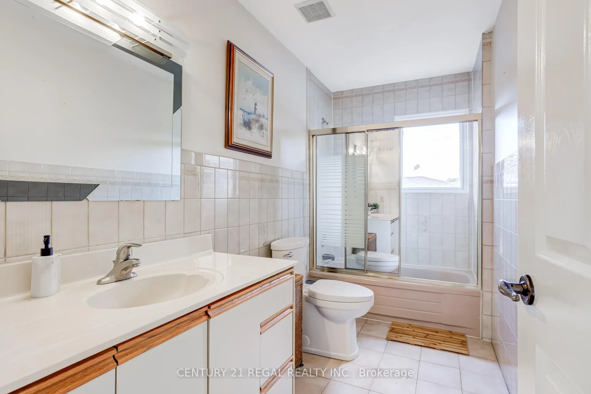 Photo 18 of 52 Ranee Avenue, Toronto, Englemount-Lawrence — HOMEH