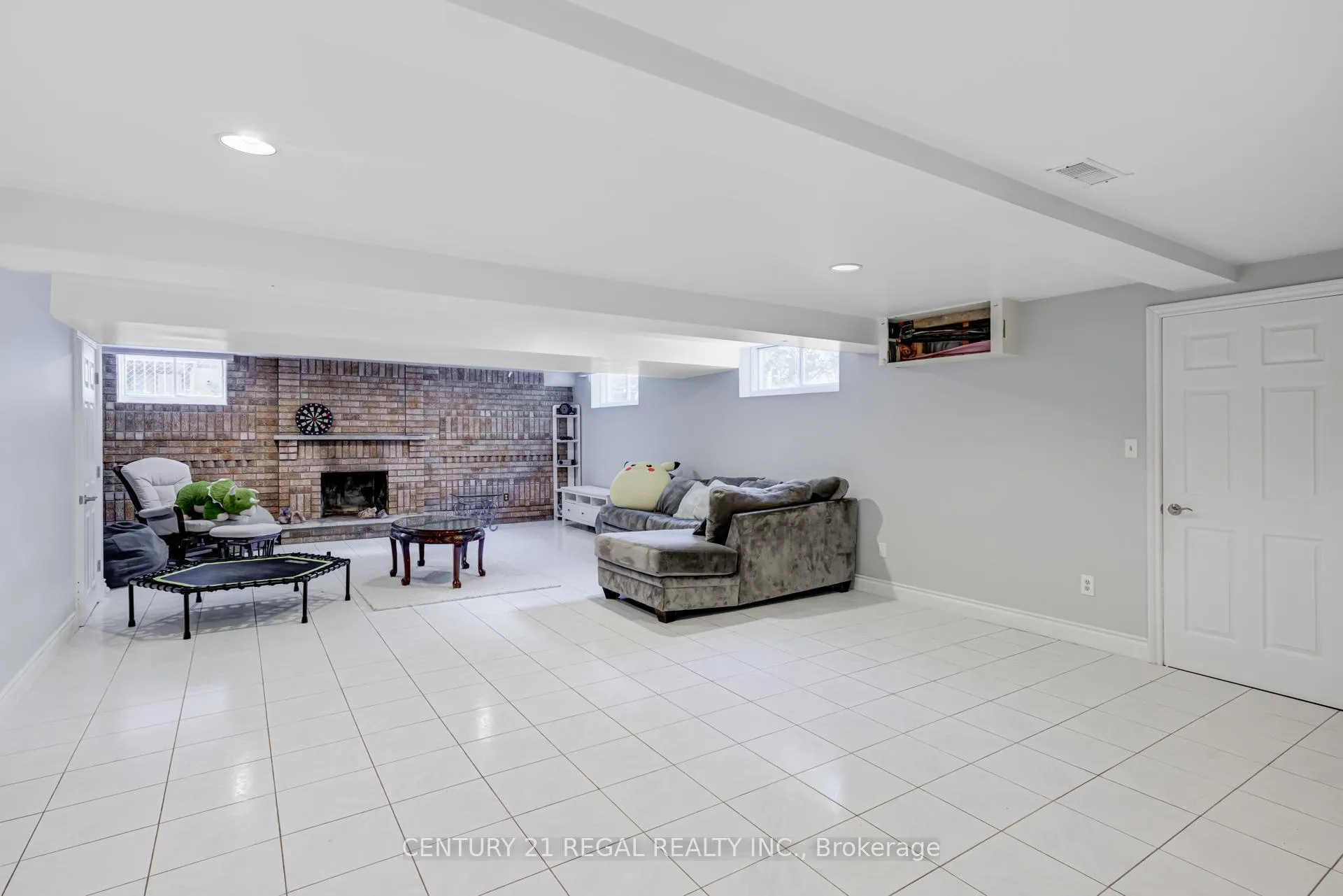 Photo 20 of 52 Ranee Avenue, Toronto, Englemount-Lawrence — HOMEH