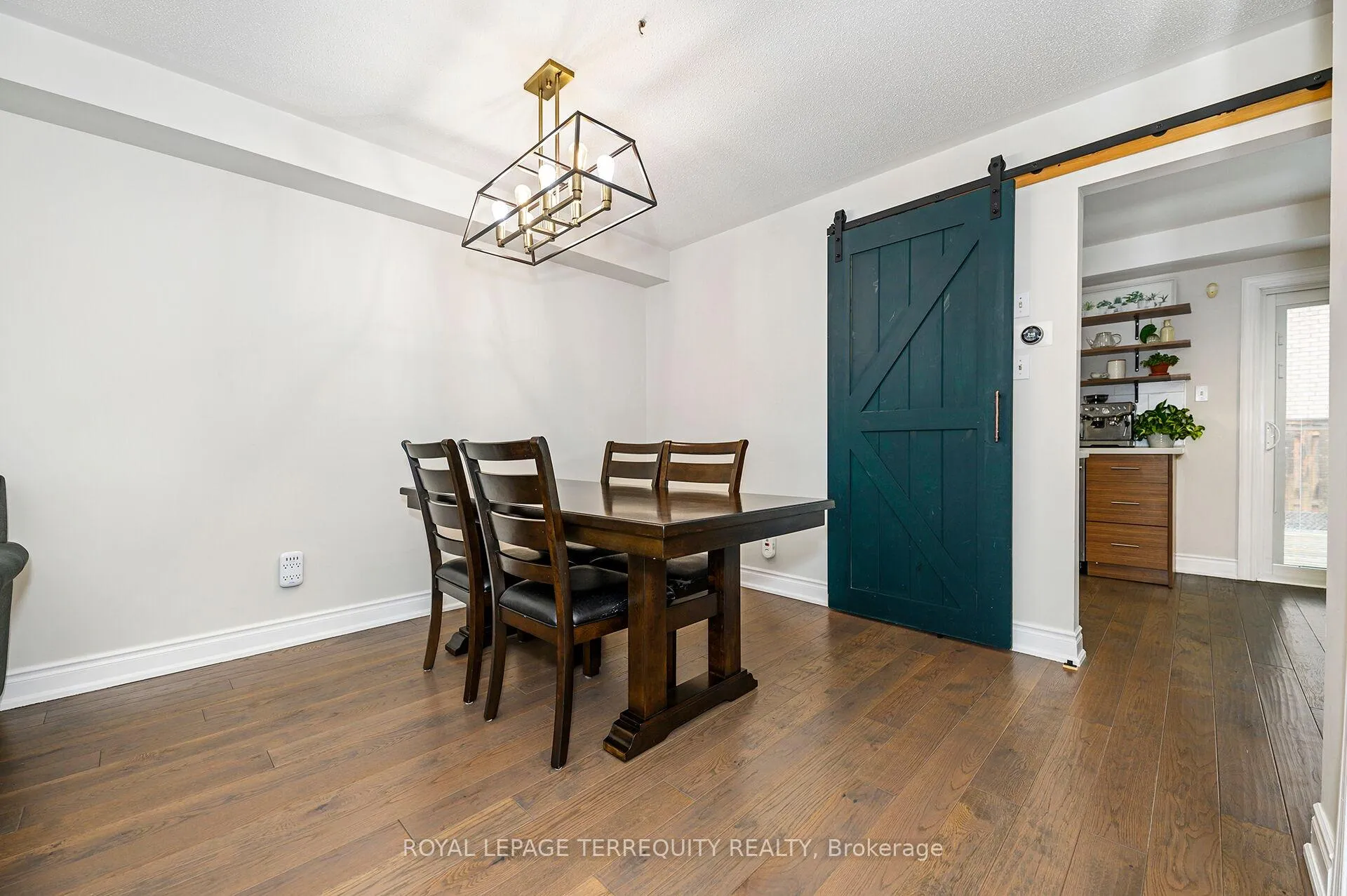 Photo 3 of 82 Timberwolf Crescent, Vaughan, Vellore Village — HOMEH