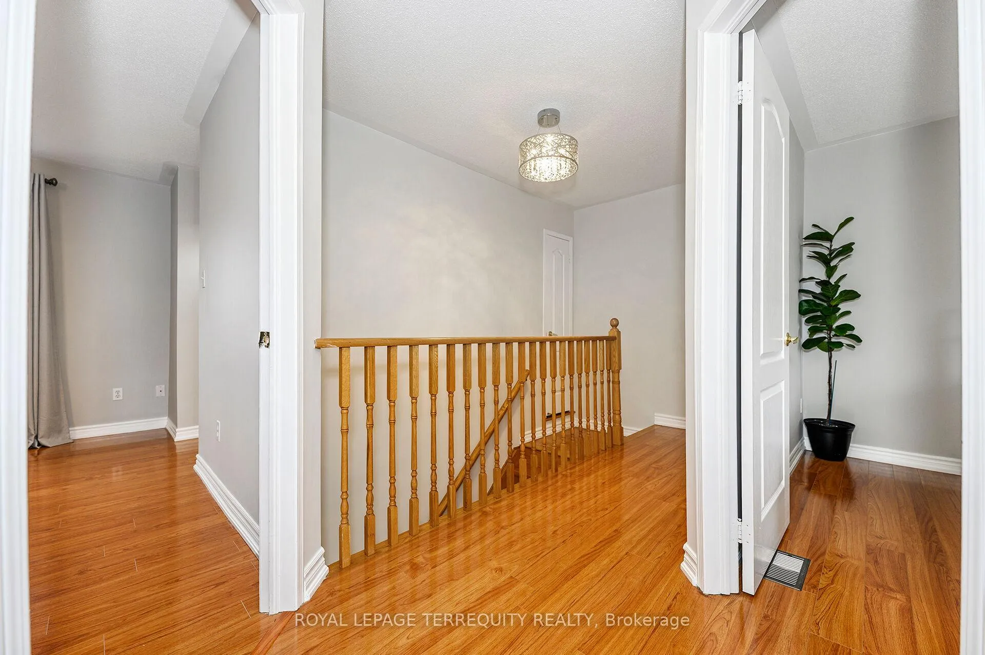 Photo 8 of 82 Timberwolf Crescent, Vaughan, Vellore Village — HOMEH