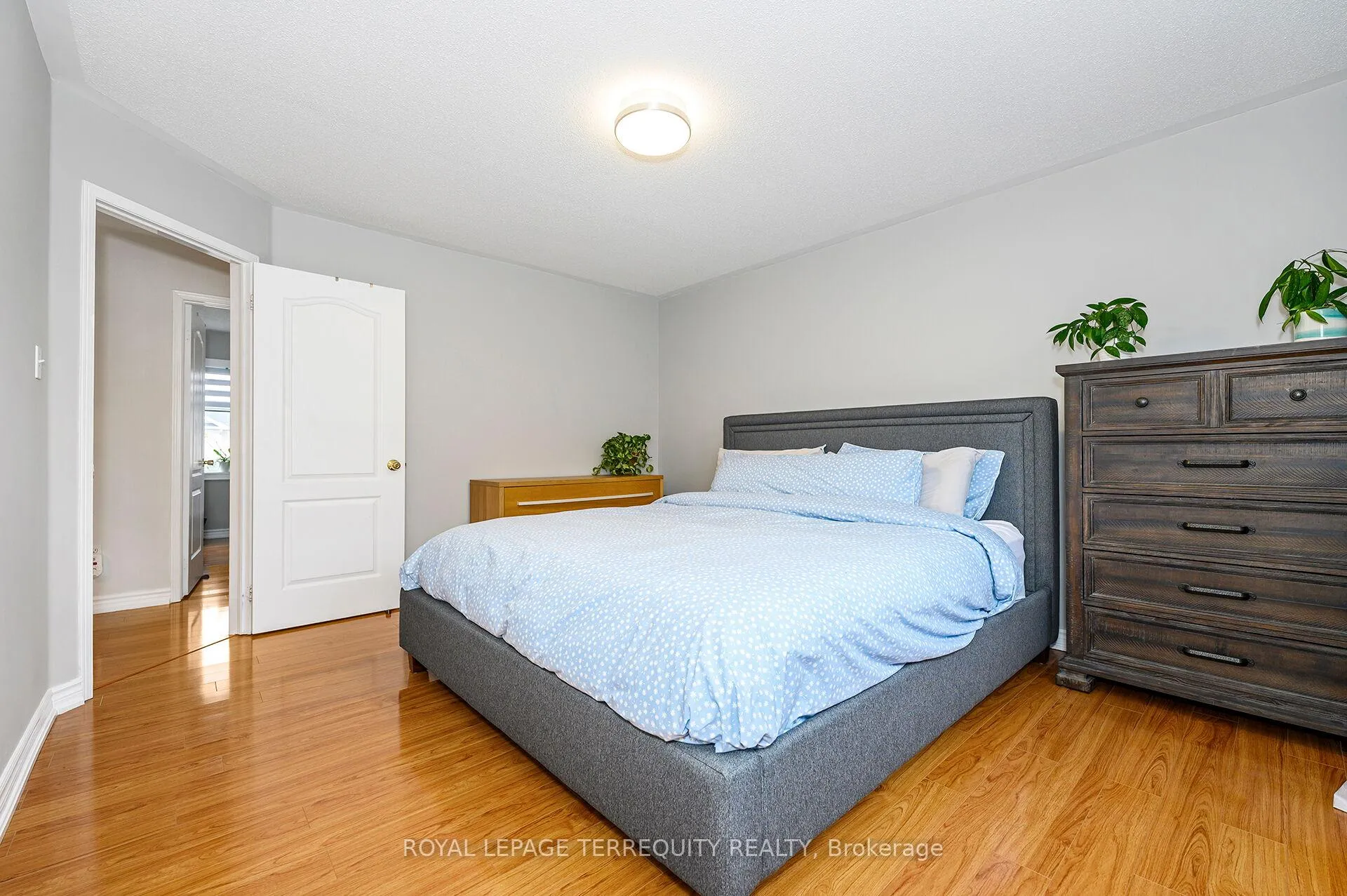 Photo 9 of 82 Timberwolf Crescent, Vaughan, Vellore Village — HOMEH