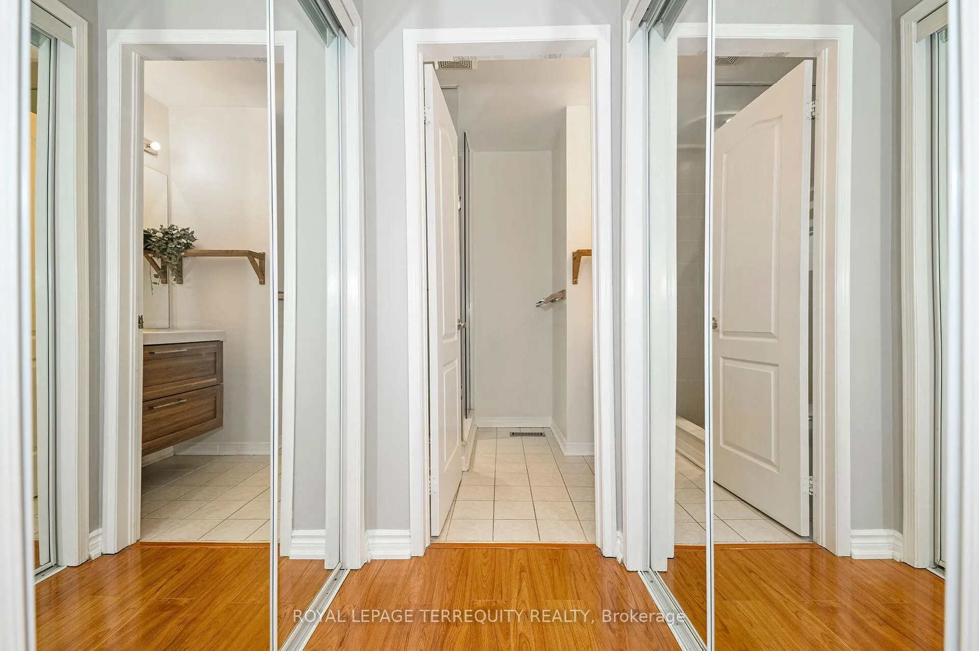 Photo 10 of 82 Timberwolf Crescent, Vaughan, Vellore Village — HOMEH