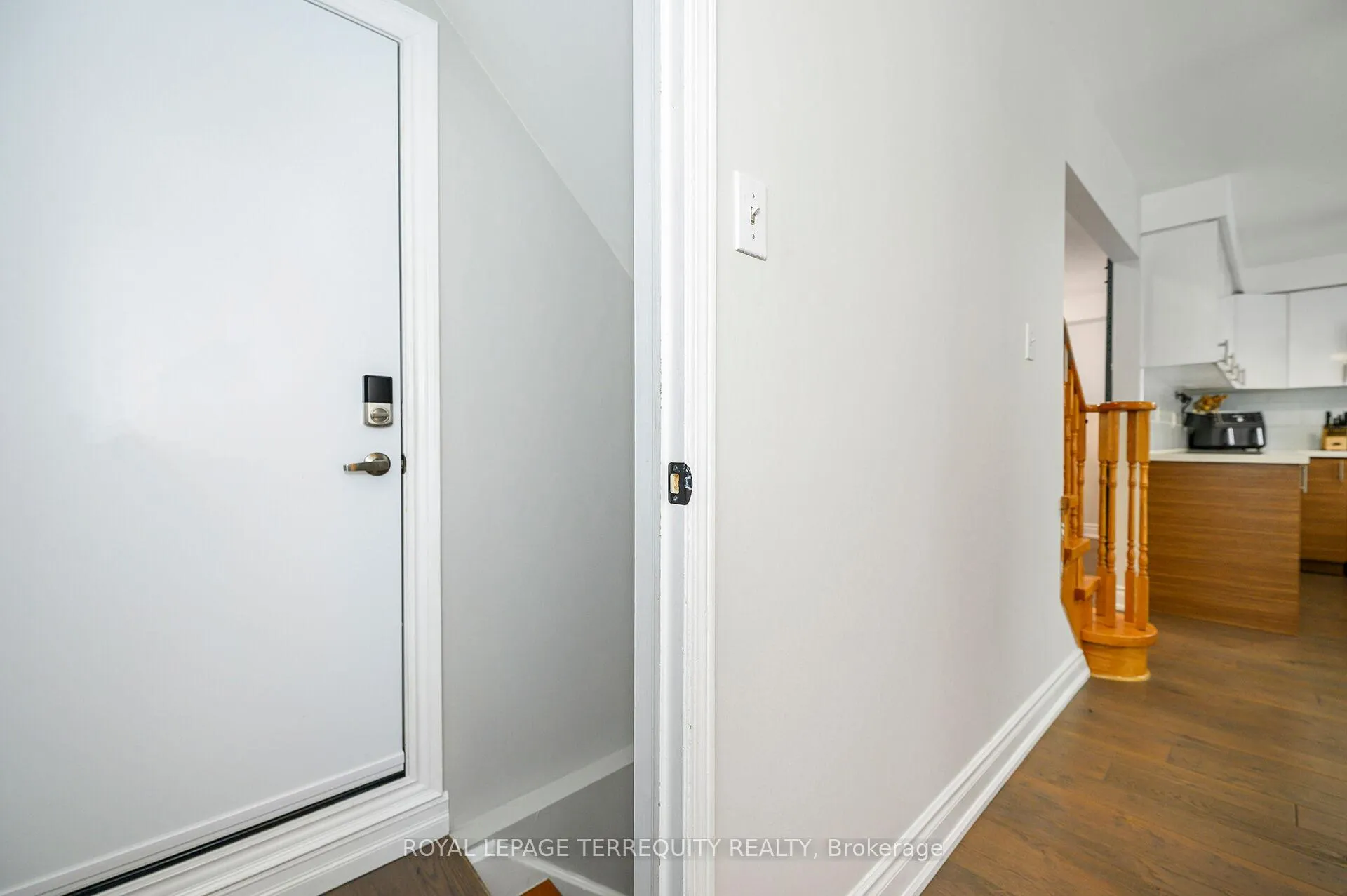 Photo 16 of 82 Timberwolf Crescent, Vaughan, Vellore Village — HOMEH