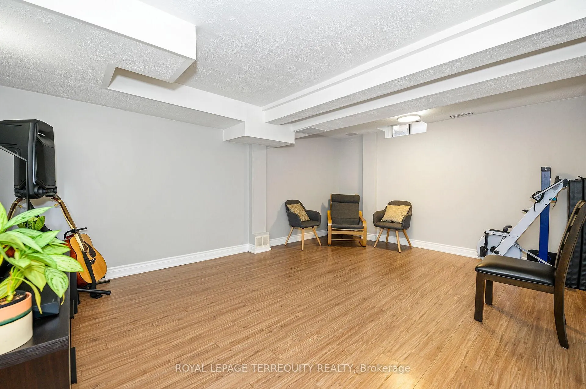 Photo 19 of 82 Timberwolf Crescent, Vaughan, Vellore Village — HOMEH
