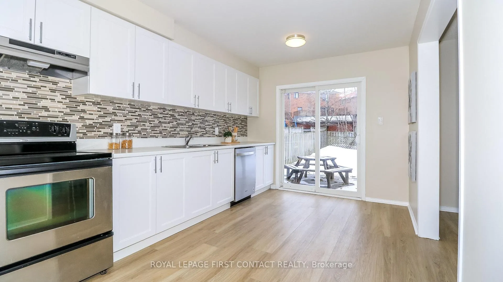 Photo 11 of 28 Violet Street, Barrie, Holly — HOMEH