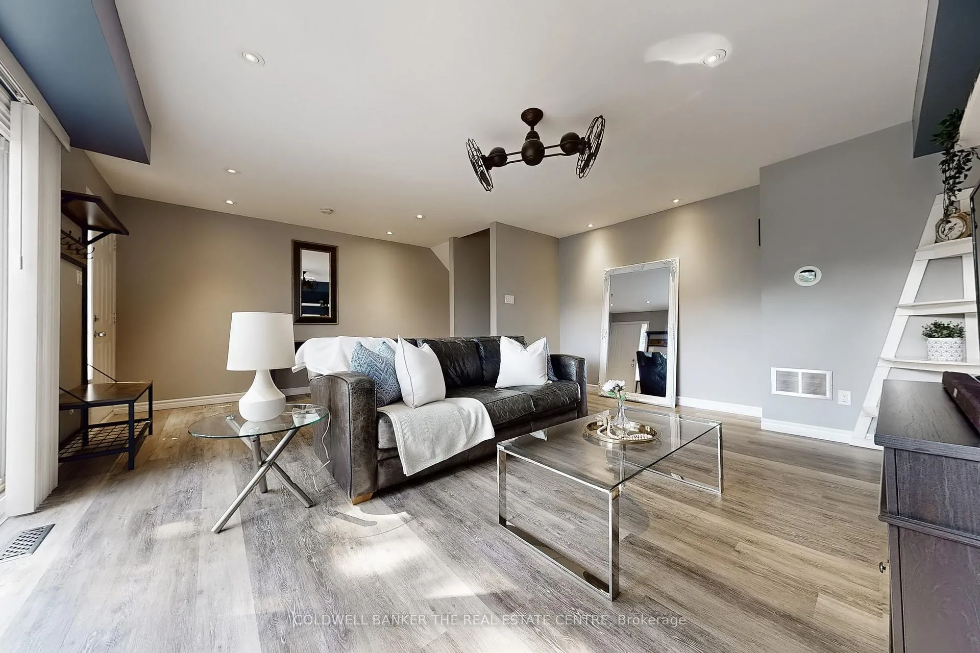 Photo 5 of Unit 195, 195 Milestone Crescent, Aurora, Aurora Village — HOMEH