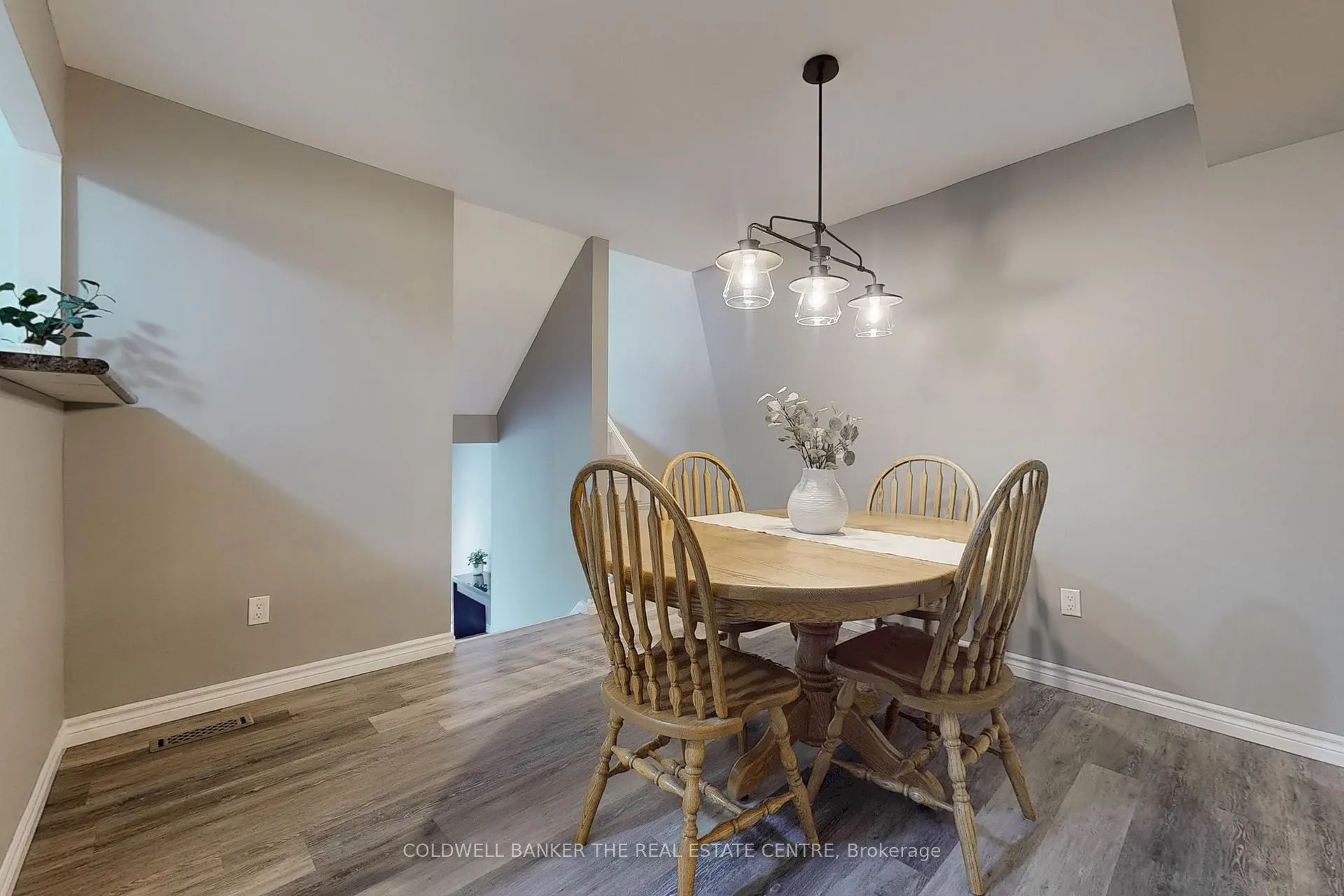 Photo 6 of Unit 195, 195 Milestone Crescent, Aurora, Aurora Village — HOMEH