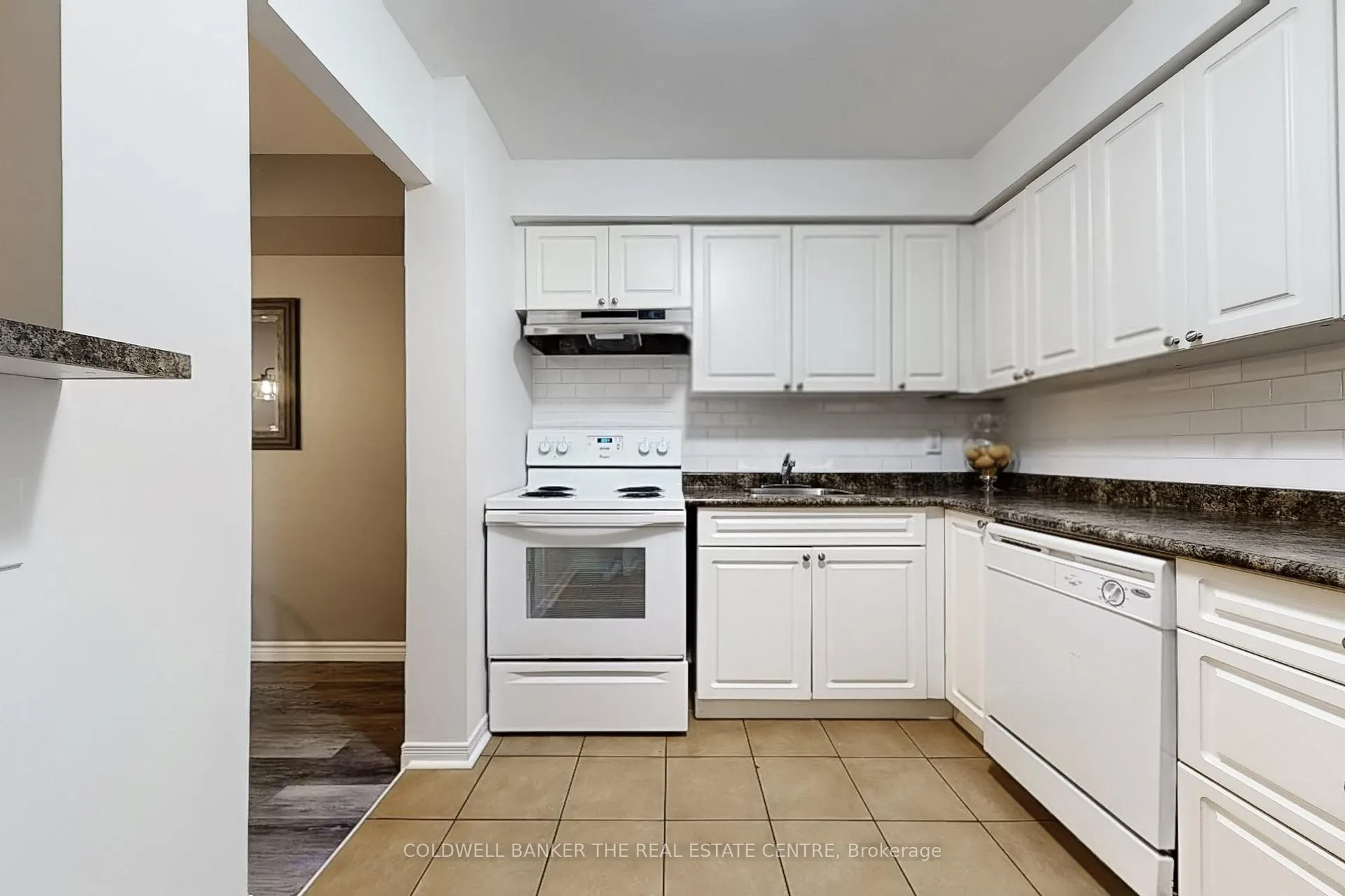 Photo 9 of Unit 195, 195 Milestone Crescent, Aurora, Aurora Village — HOMEH