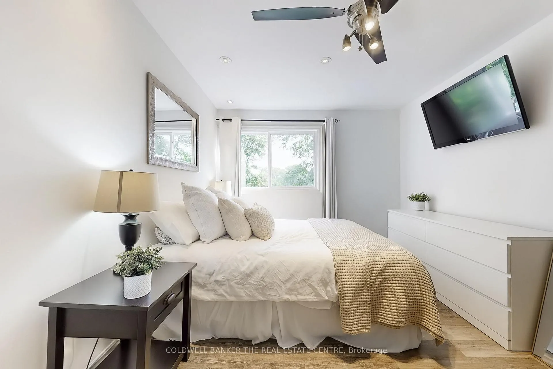 Photo 13 of Unit 195, 195 Milestone Crescent, Aurora, Aurora Village — HOMEH