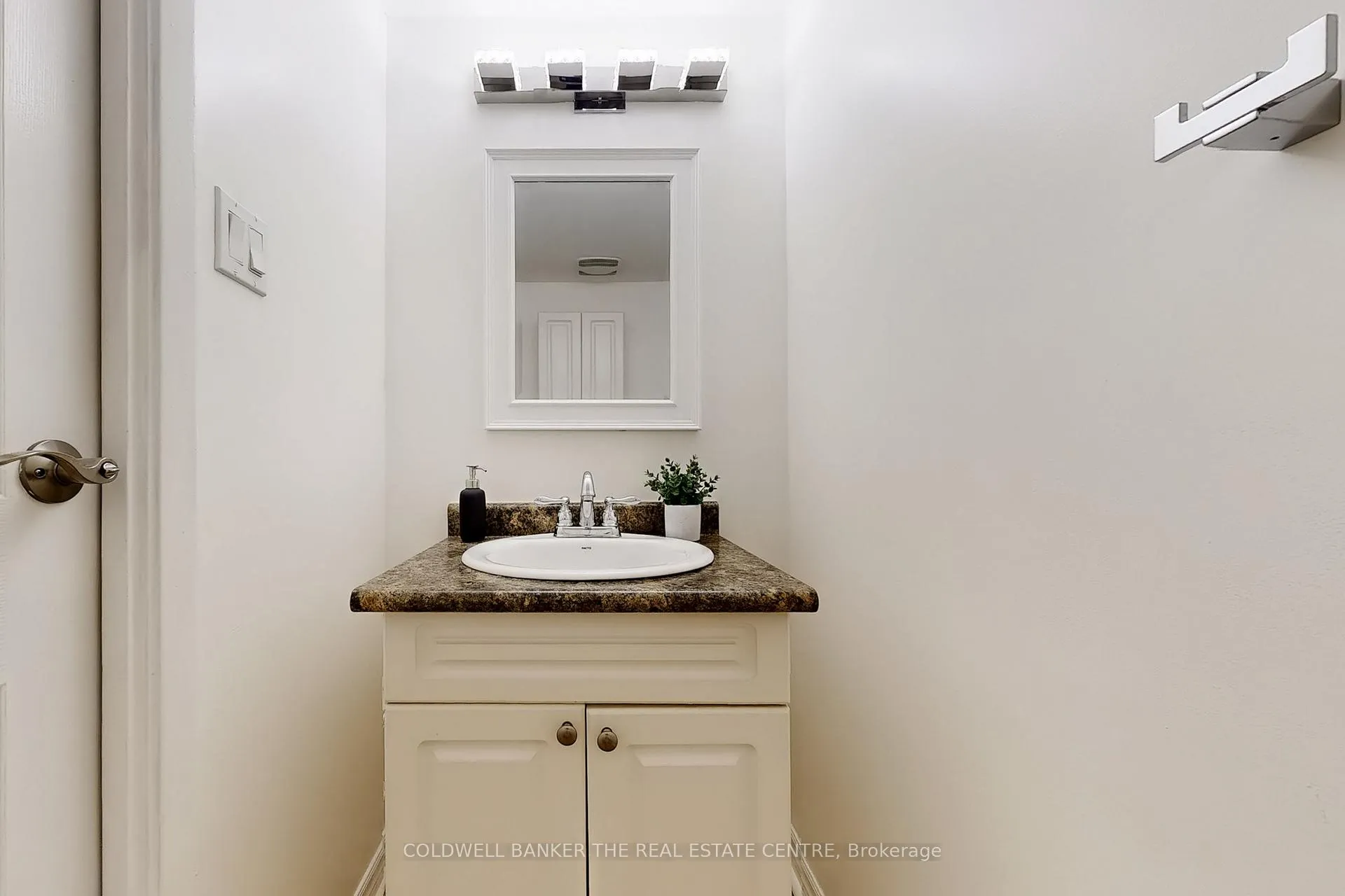 Photo 19 of Unit 195, 195 Milestone Crescent, Aurora, Aurora Village — HOMEH