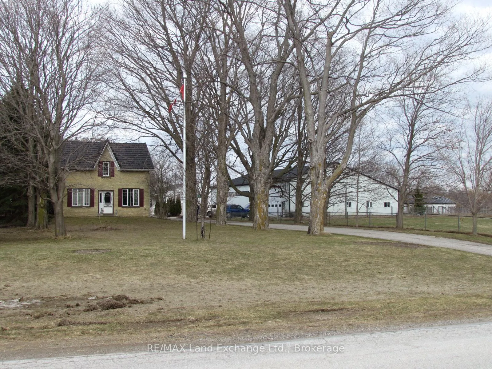 Front of 1044 Concession 7 N