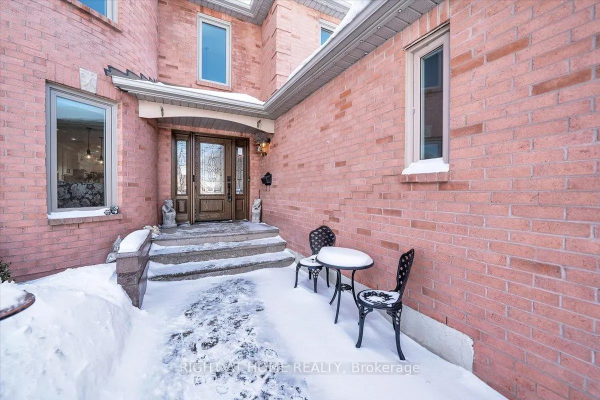 Photo 2 of 33 Willcocks Crescent, Ajax, Central — HOMEH